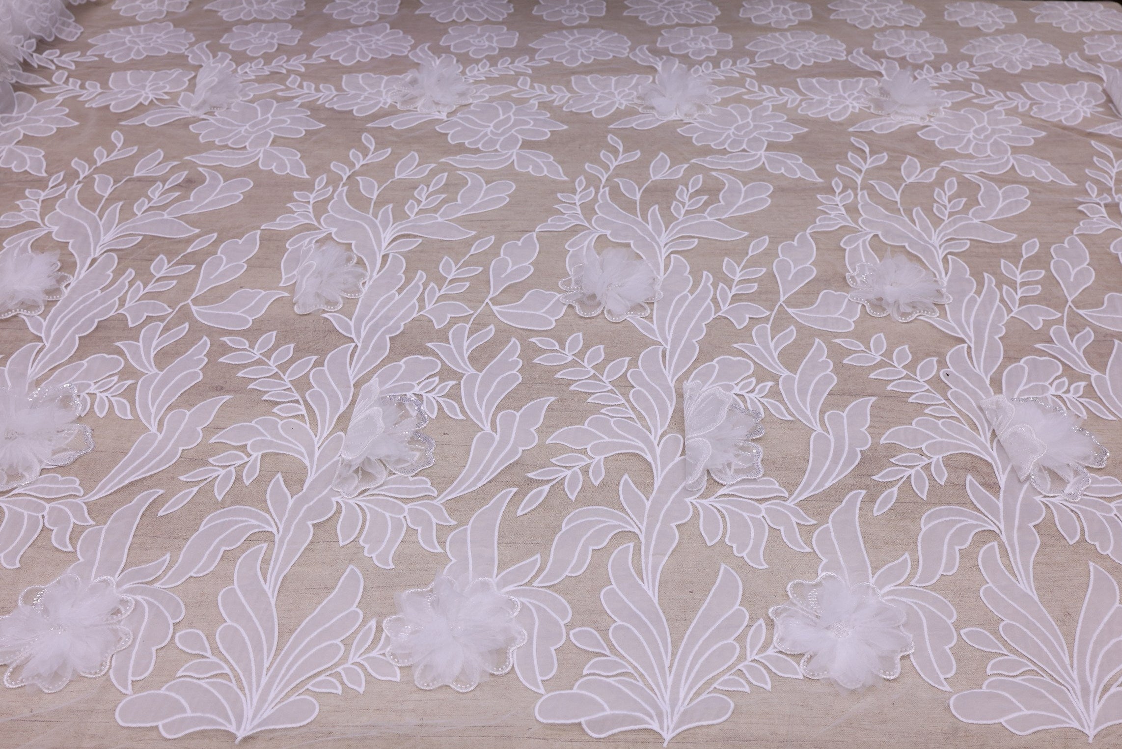 Broderie de lux tip dantela cu strasuri/pietre pretioase B95 - Alb.