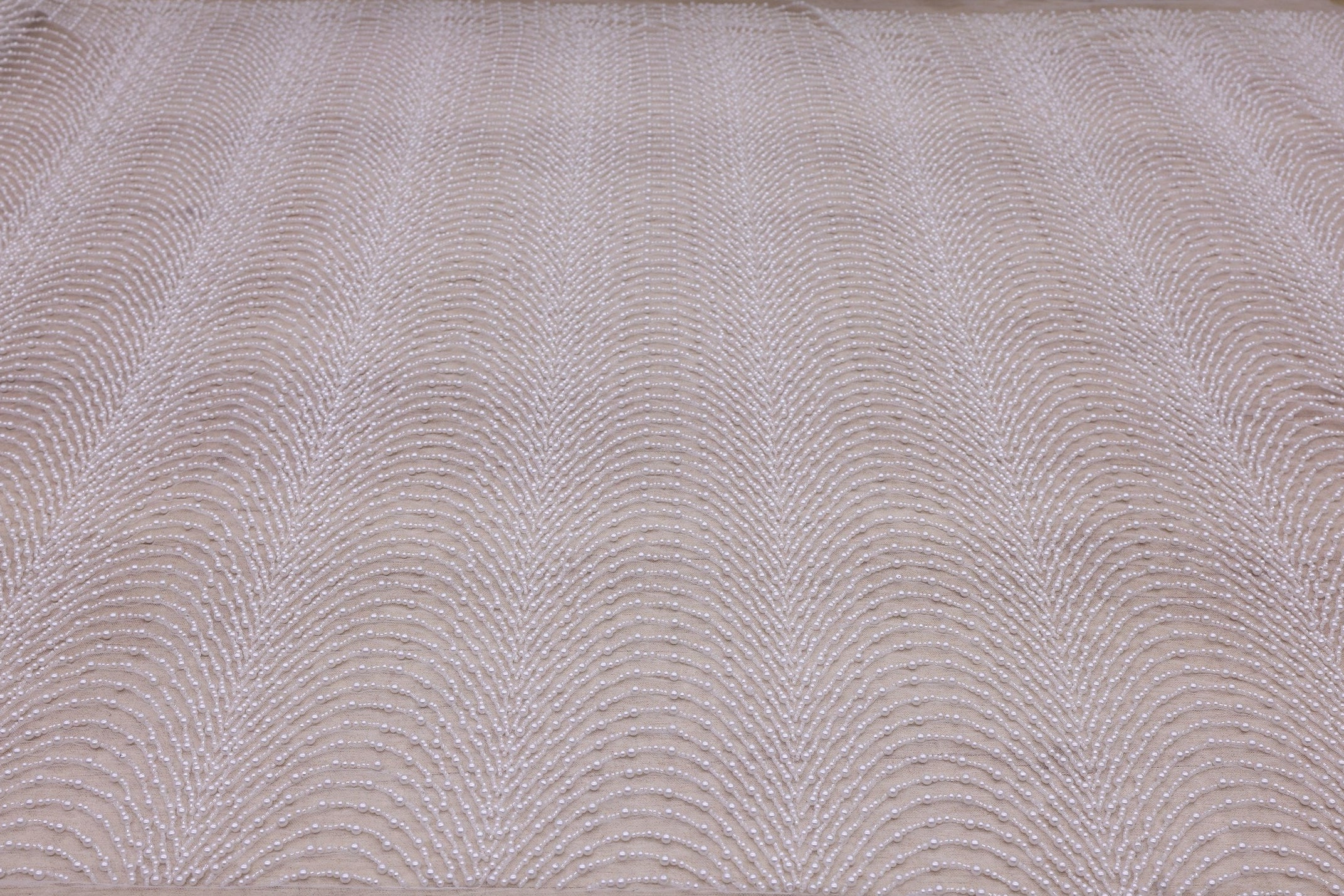 Broderie de lux tip dantela cu strasuri/pietre pretioase B99 - Alb.