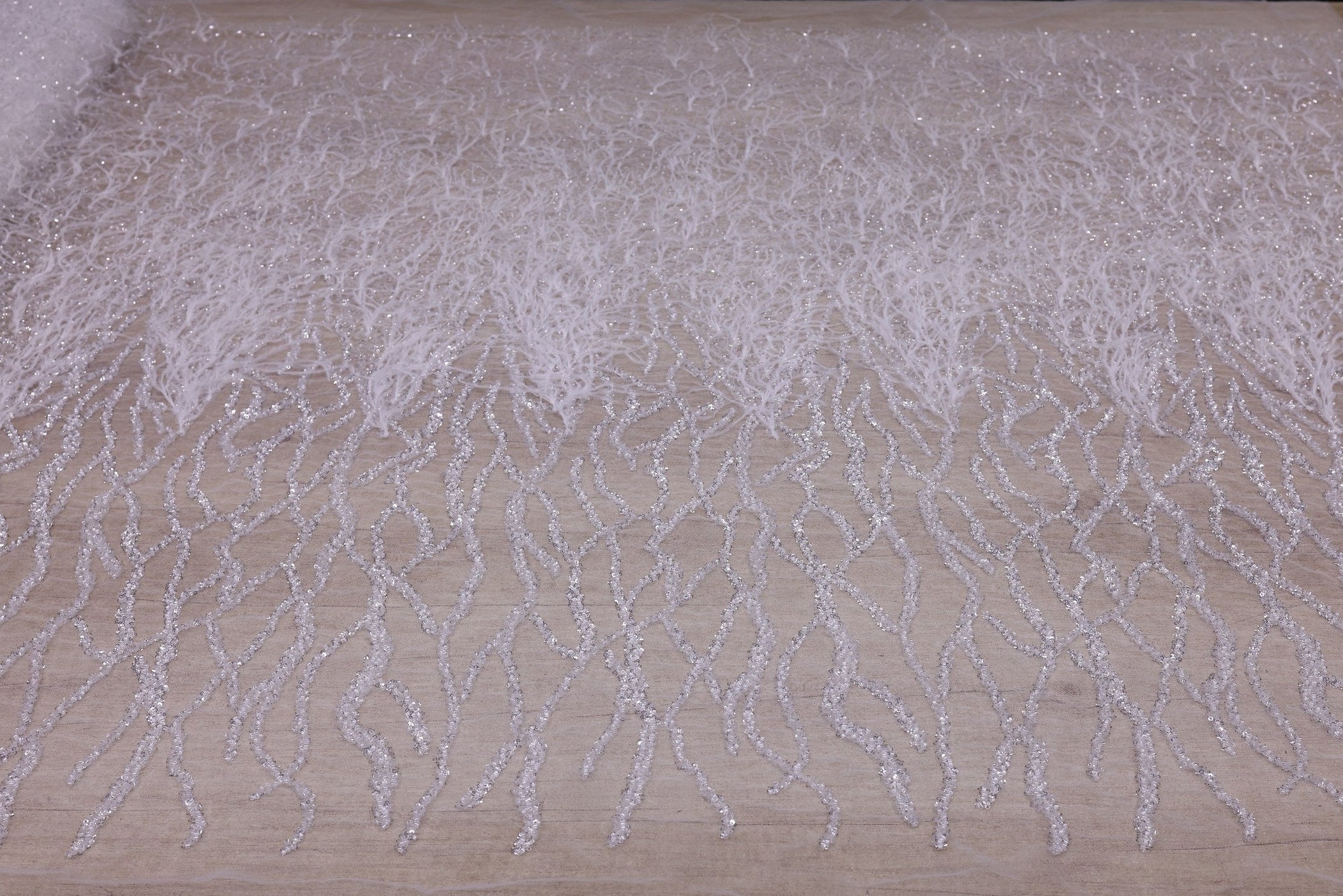 Broderie de lux tip dantela cu strasuri/pietre pretioase C22 - Alb.
