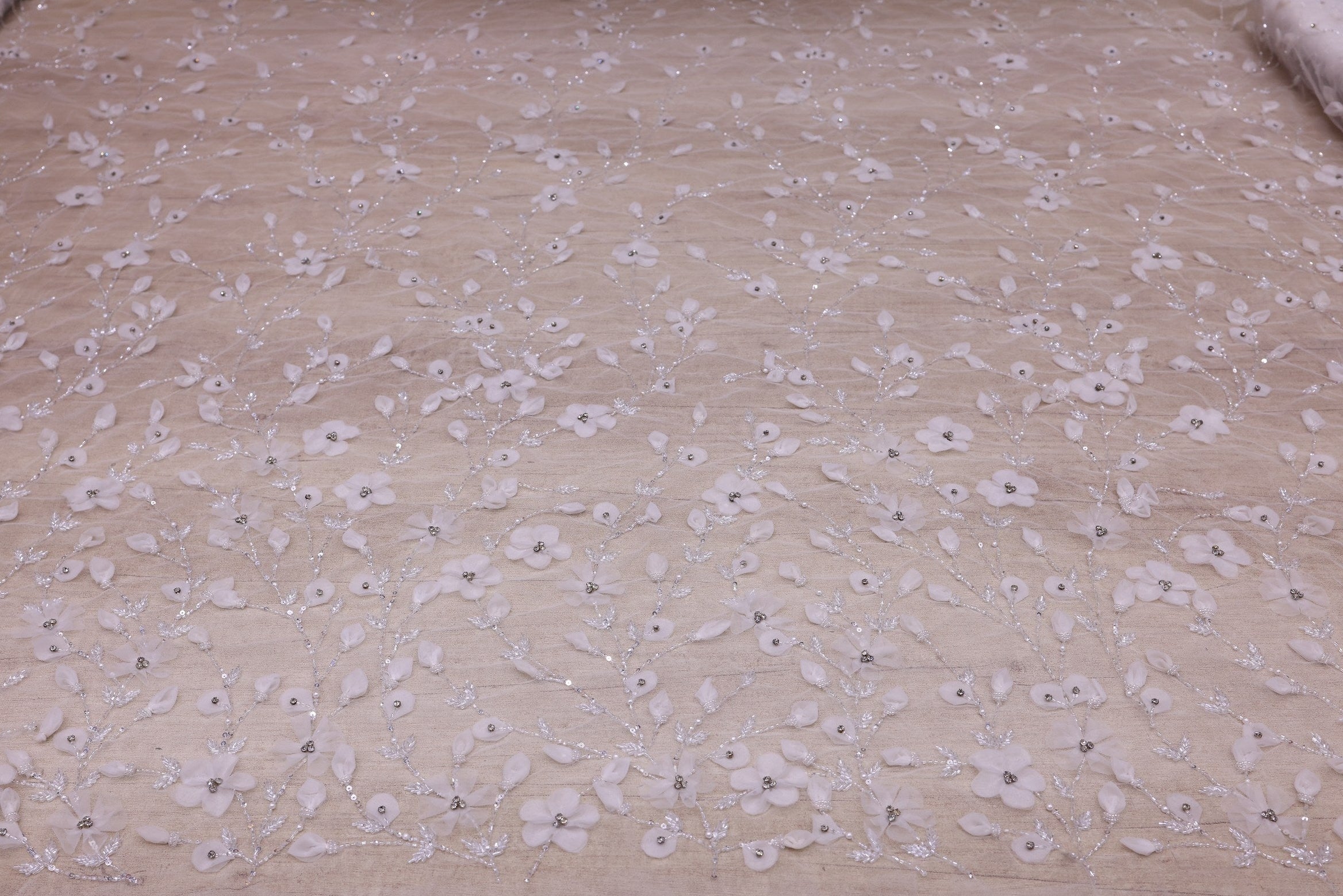 Broderie de lux tip dantela cu strasuri/pietre pretioase C51 - Alb.