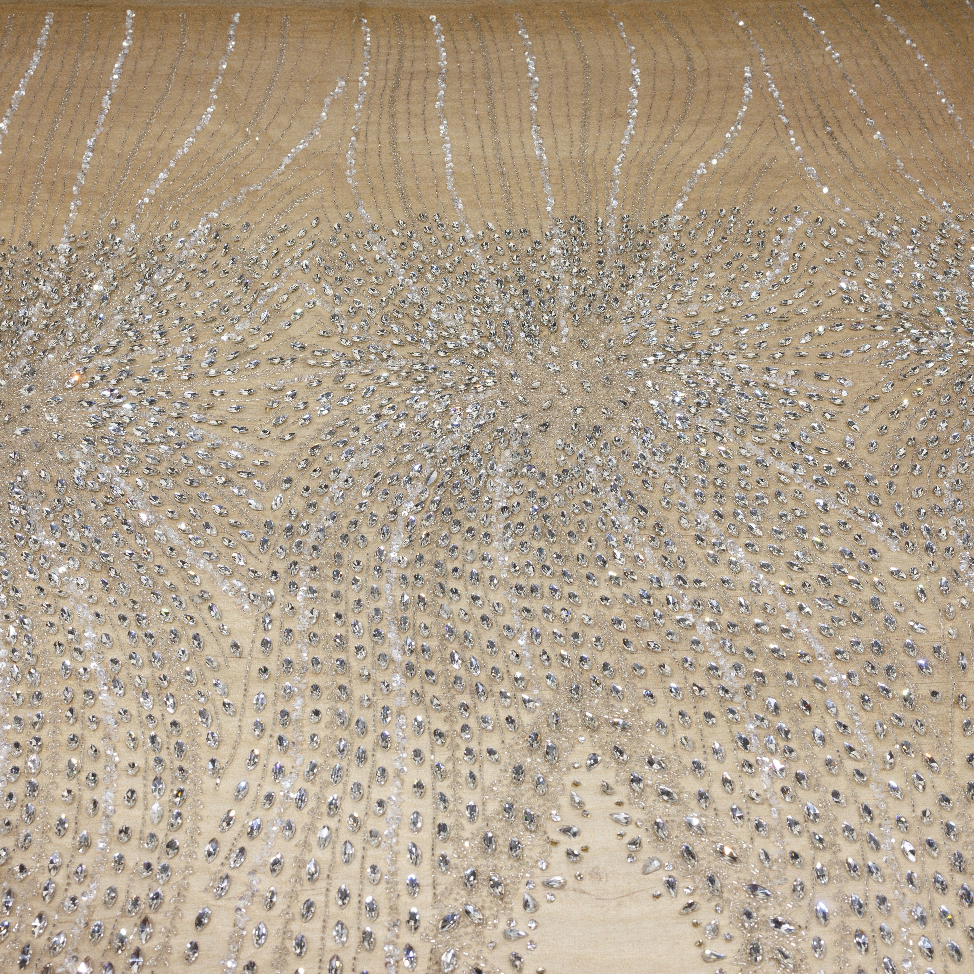 Broderie de lux tip dantela cu strasuri/pietre pretioase A3 - Argintiu