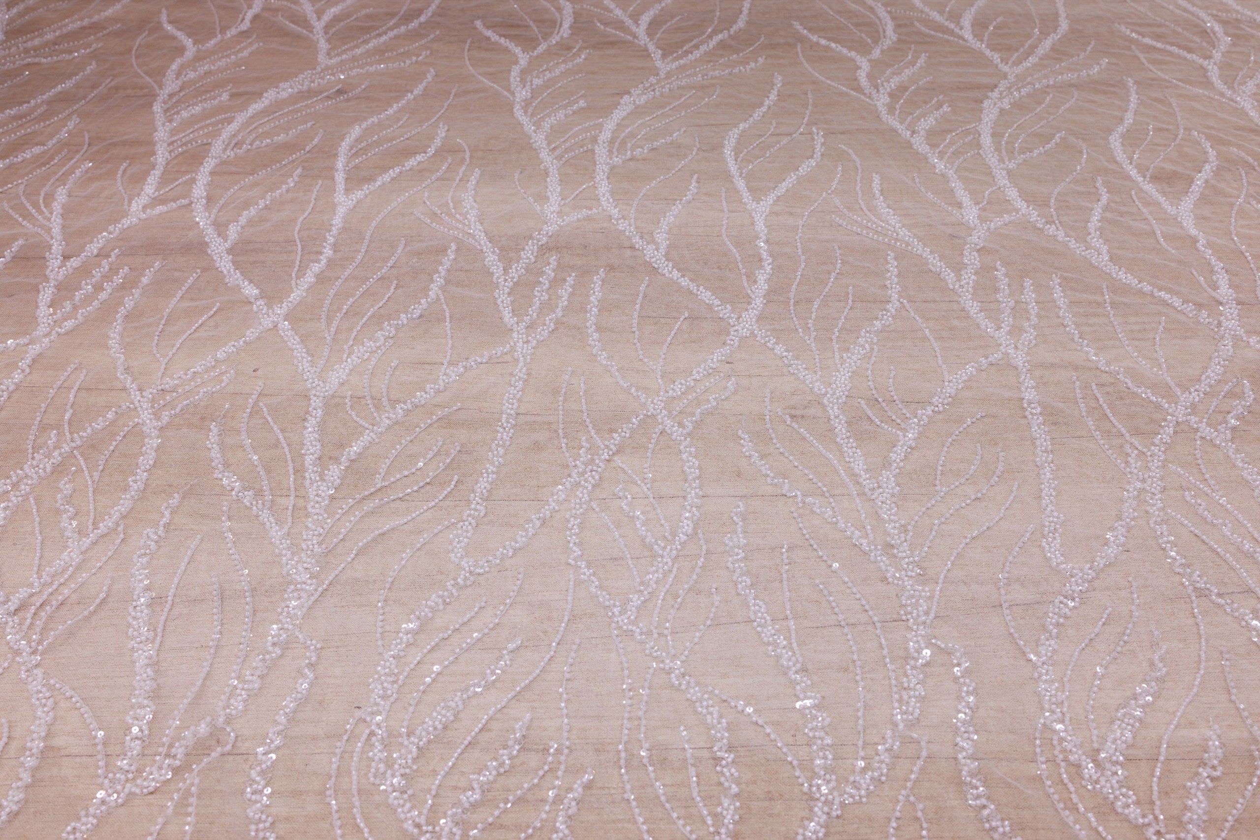 Broderie tip dantela cu perle/margele si paiete - Alb. M9
