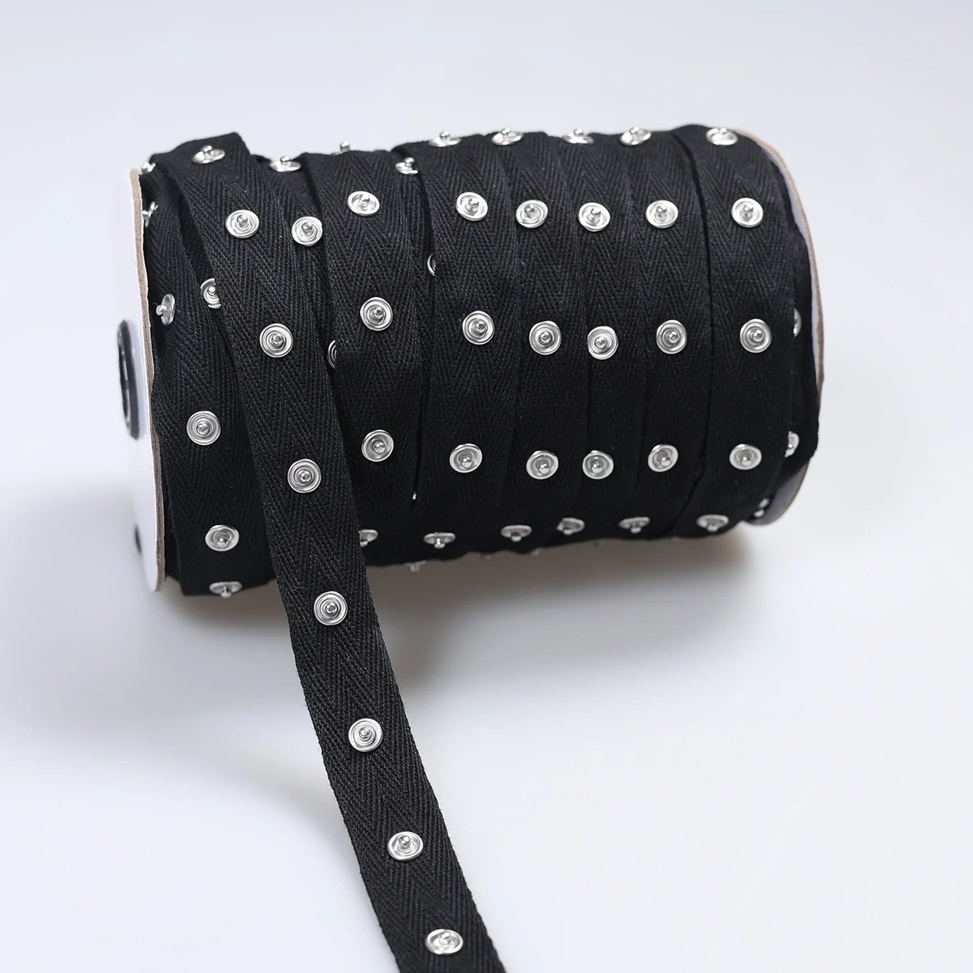 Banda Decorativa cu Capse - Ahura