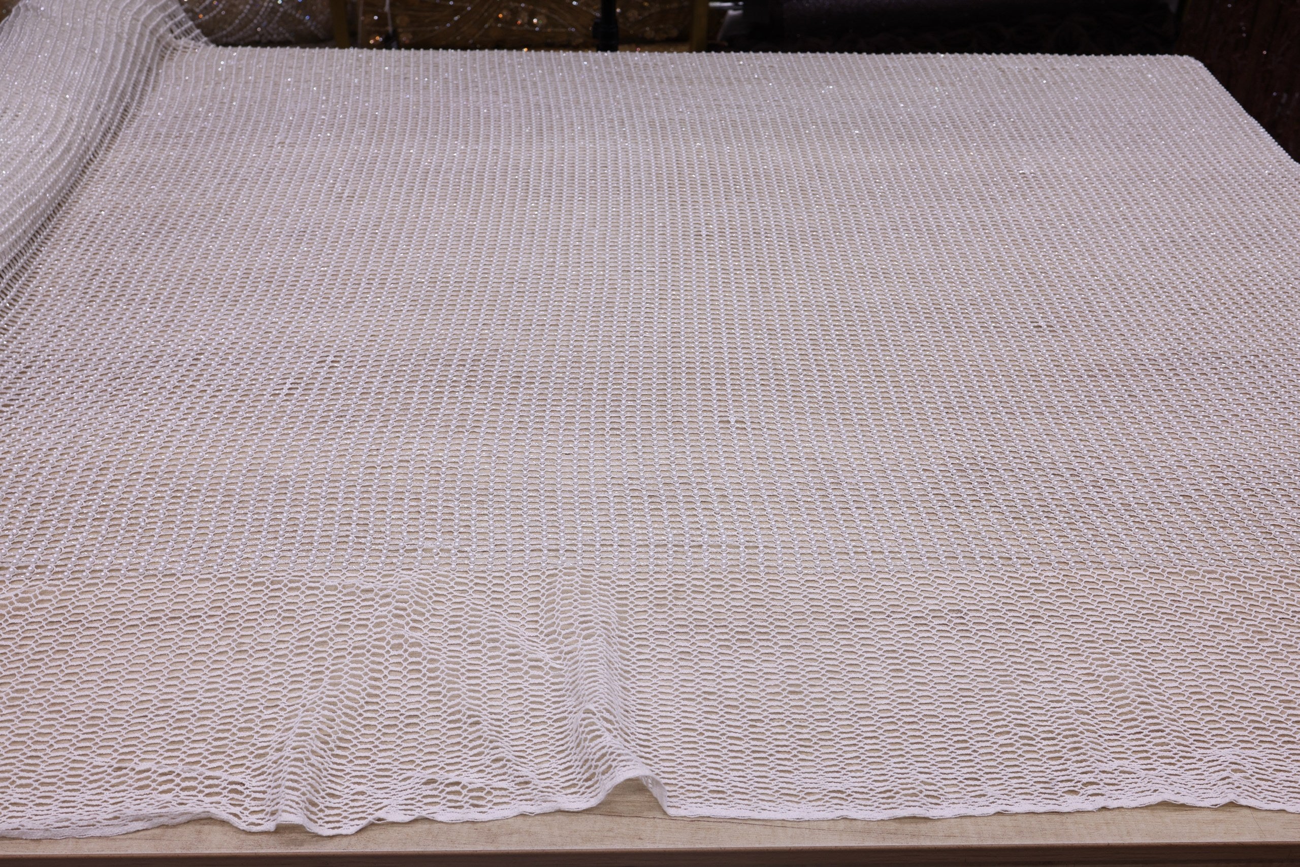 Broderie de lux tip plasa cu perle cusute manual C6 - Alb