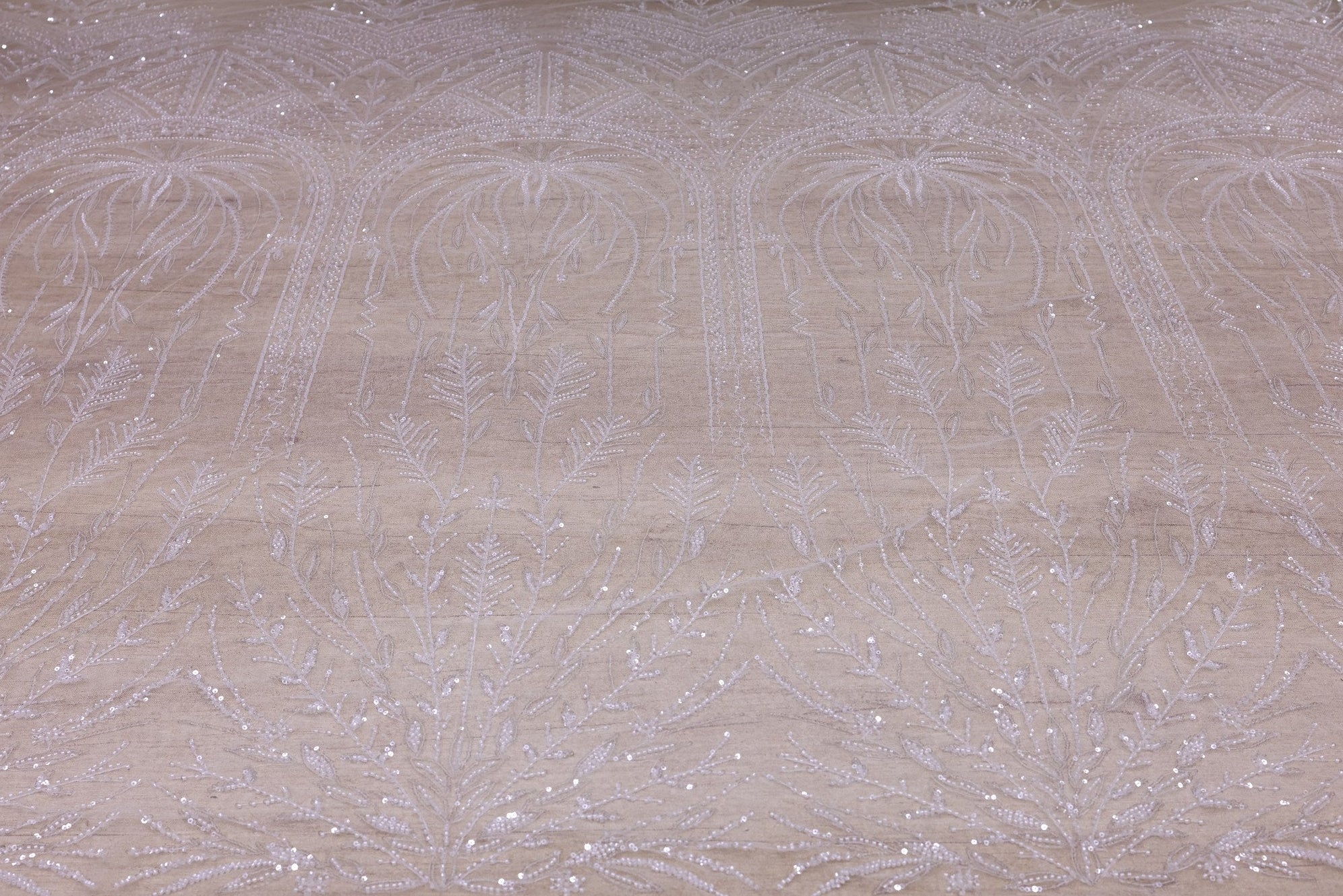 Broderie tip dantela cu margele si paiete C82 - Alb