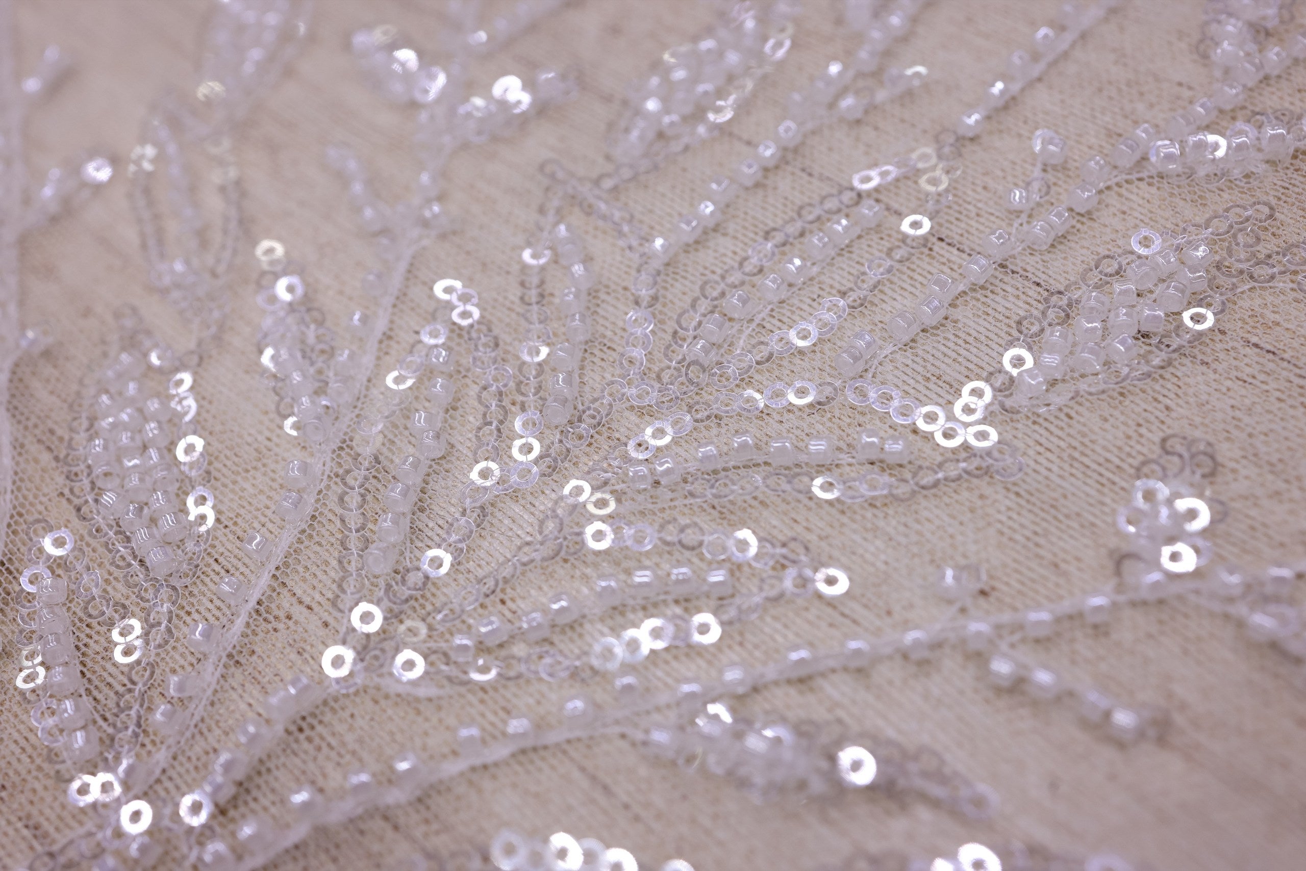 Broderie tip dantela cu margele si paiete C82 - Alb