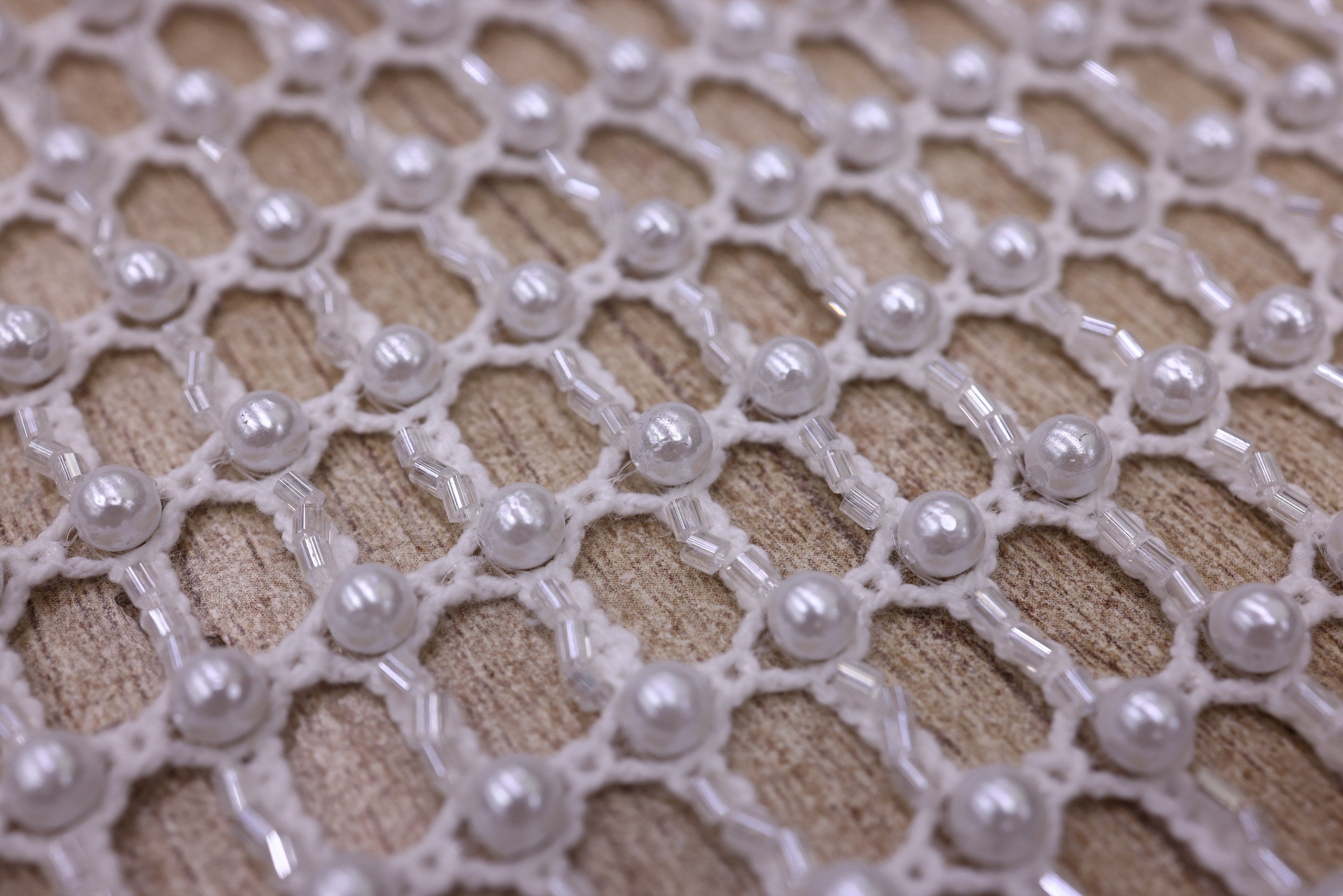 Broderie de lux tip plasa cu perle cusute manual C6 - Alb