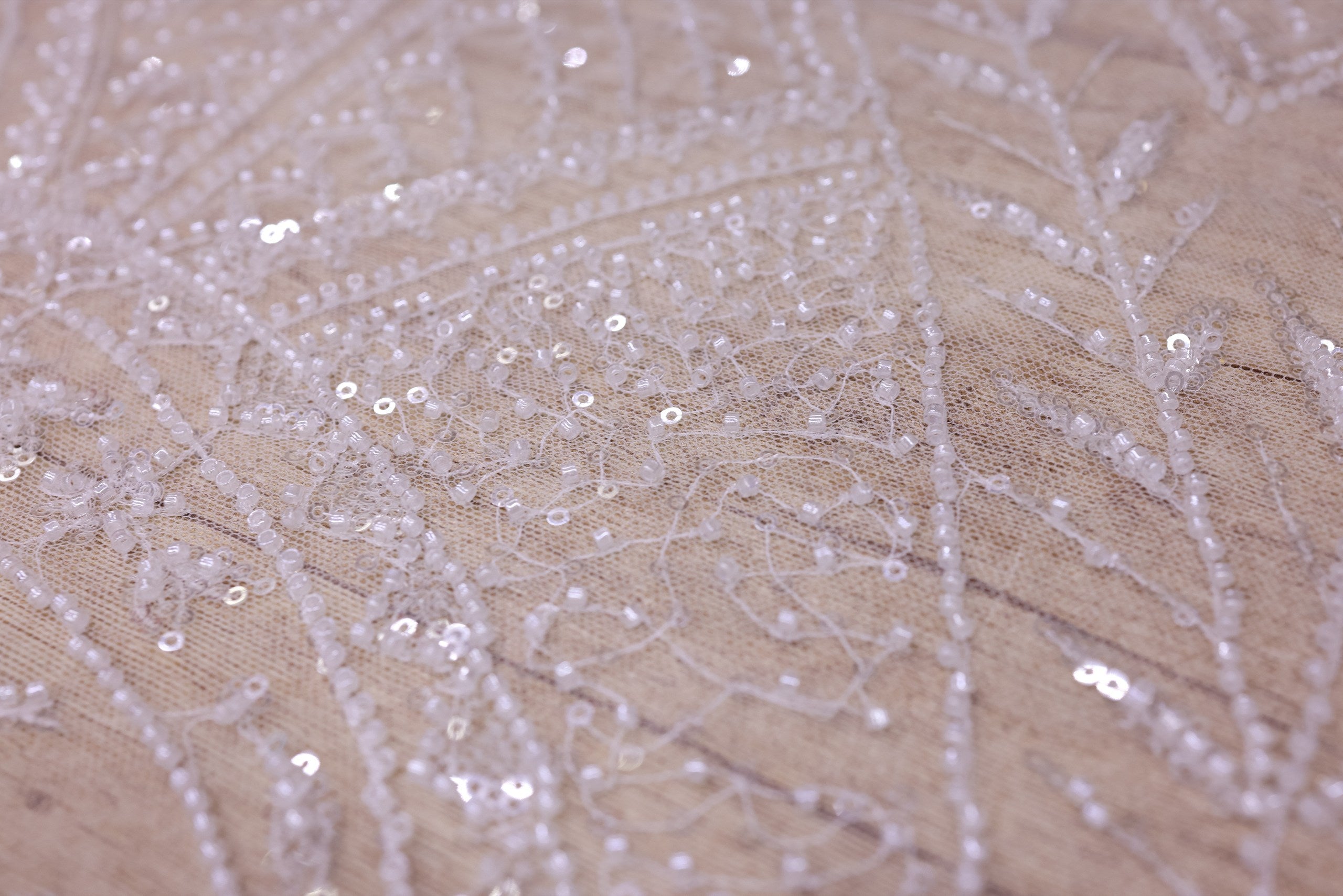 Broderie tip dantela cu margele si paiete C82 - Alb