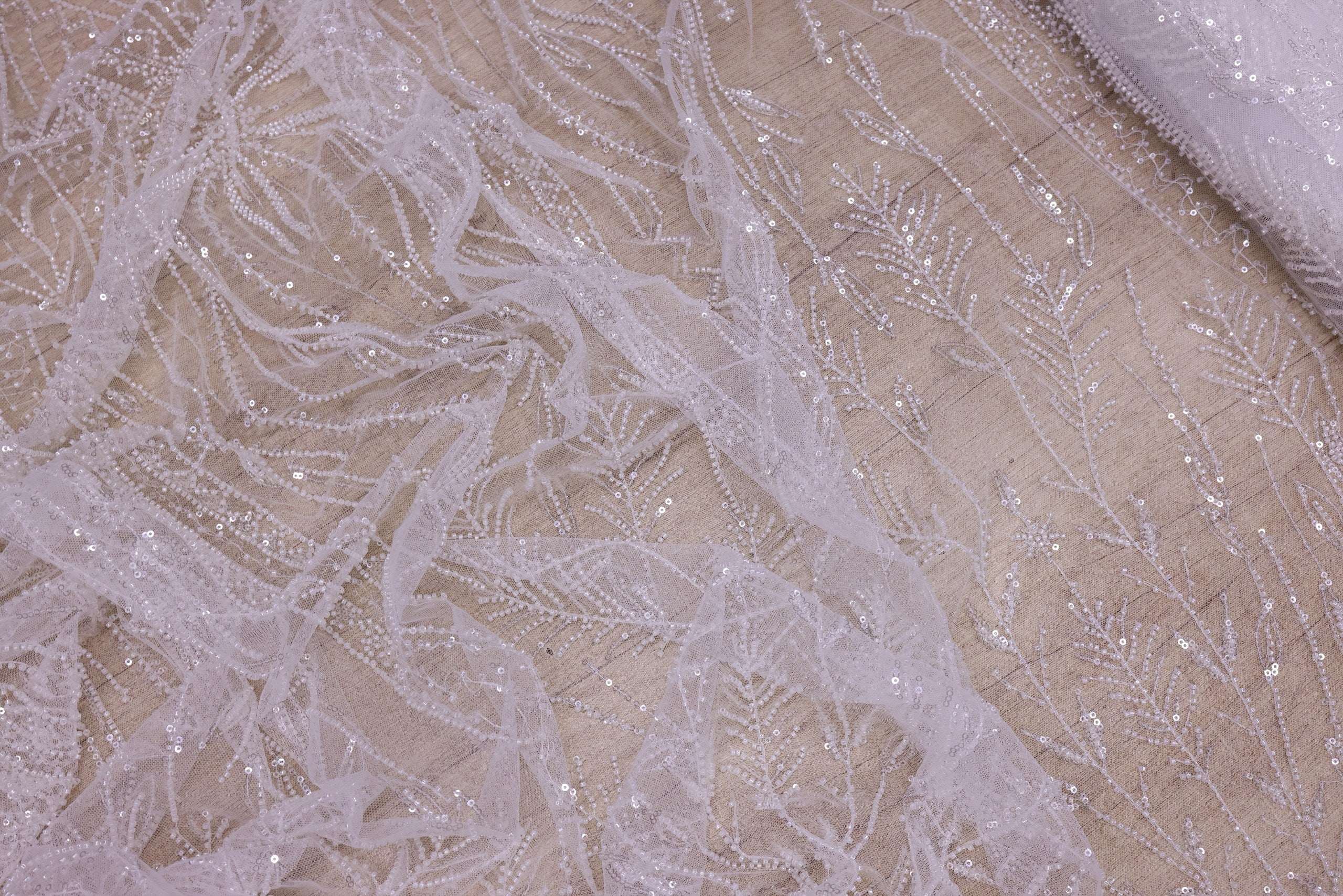 Broderie tip dantela cu margele si paiete C82 - Alb