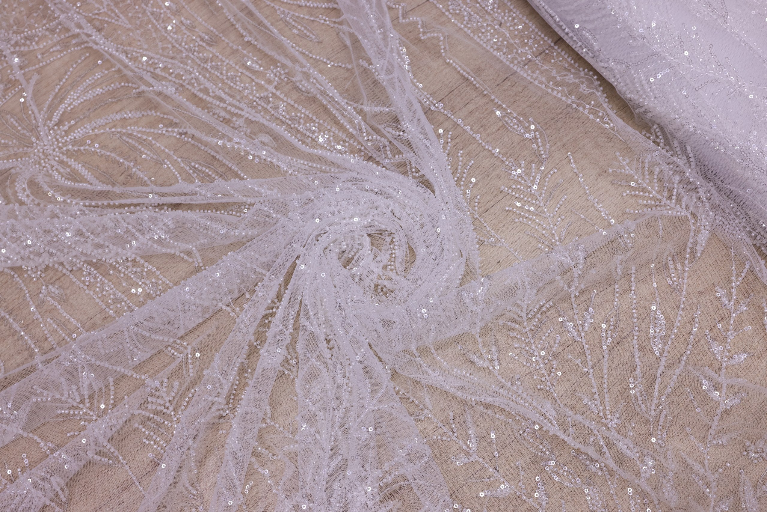 Broderie tip dantela cu margele si paiete C82 - Alb