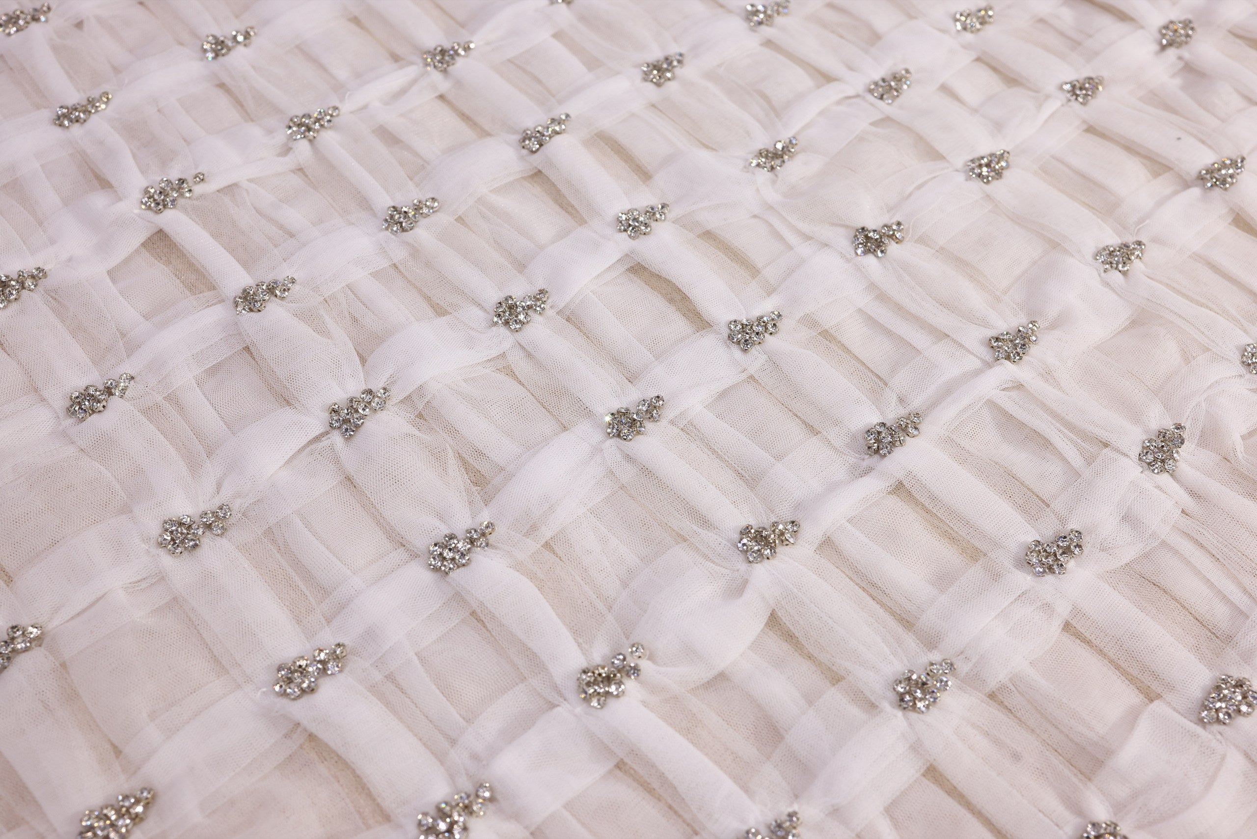 Broderie de lux tip dantela cu pietre pretioase  B89 - Alb.