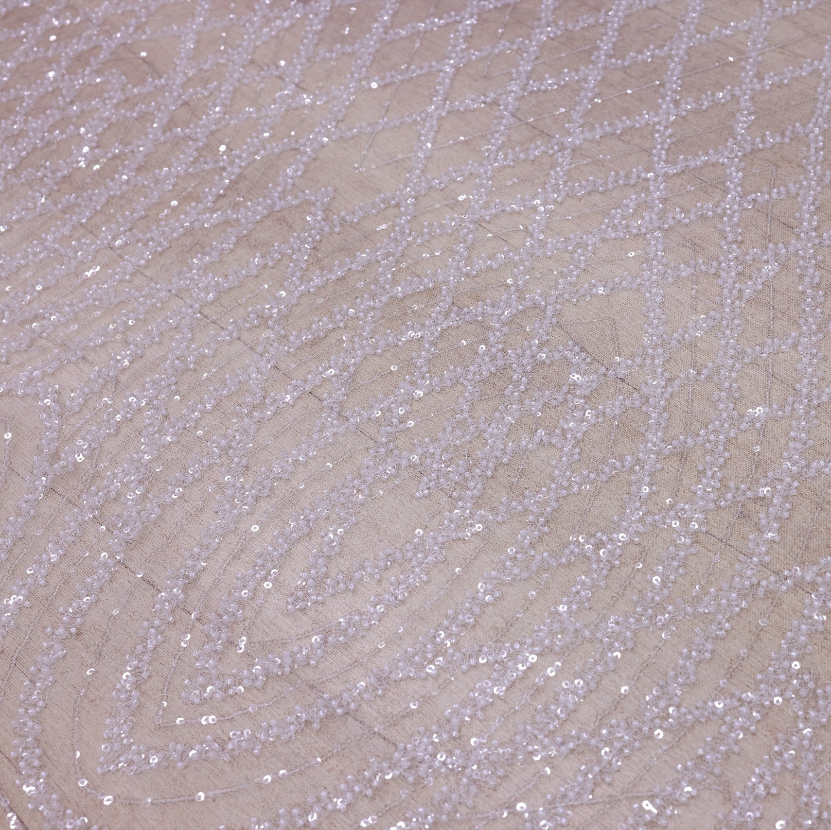 Broderie tip dantela cu margele si paiete C83 - Alb