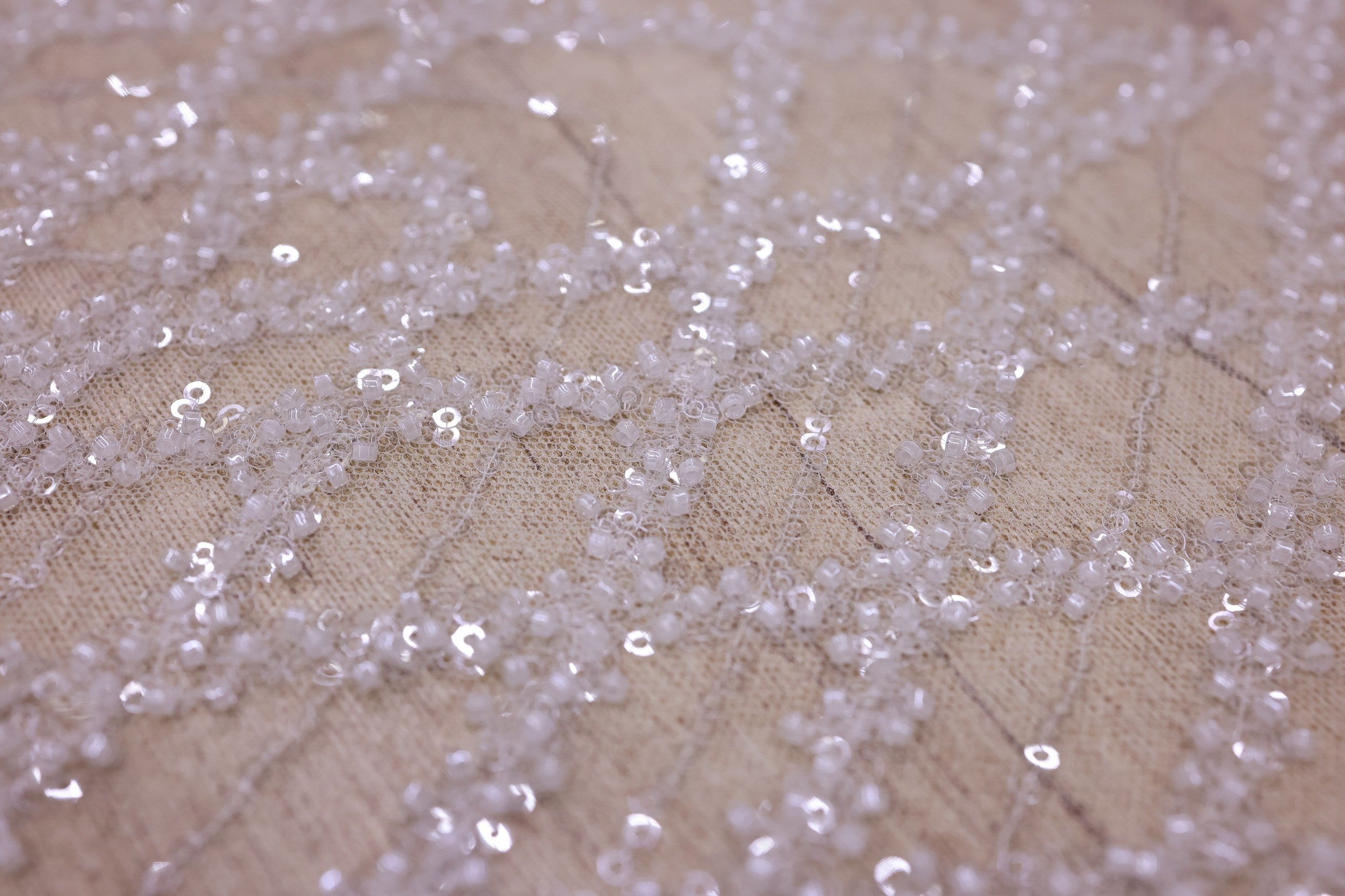 Broderie tip dantela cu margele si paiete C83 - Alb
