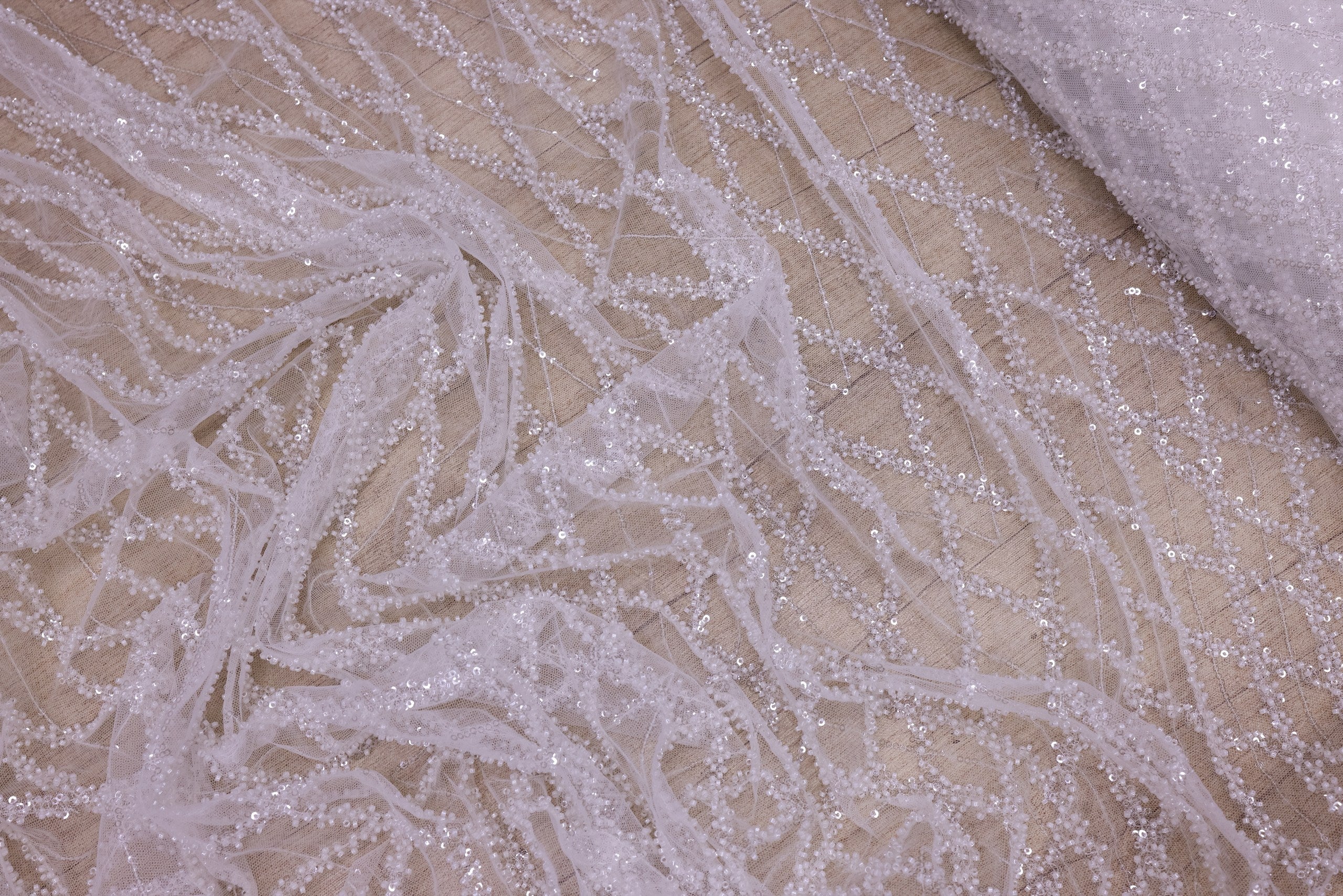 Broderie tip dantela cu margele si paiete C83 - Alb