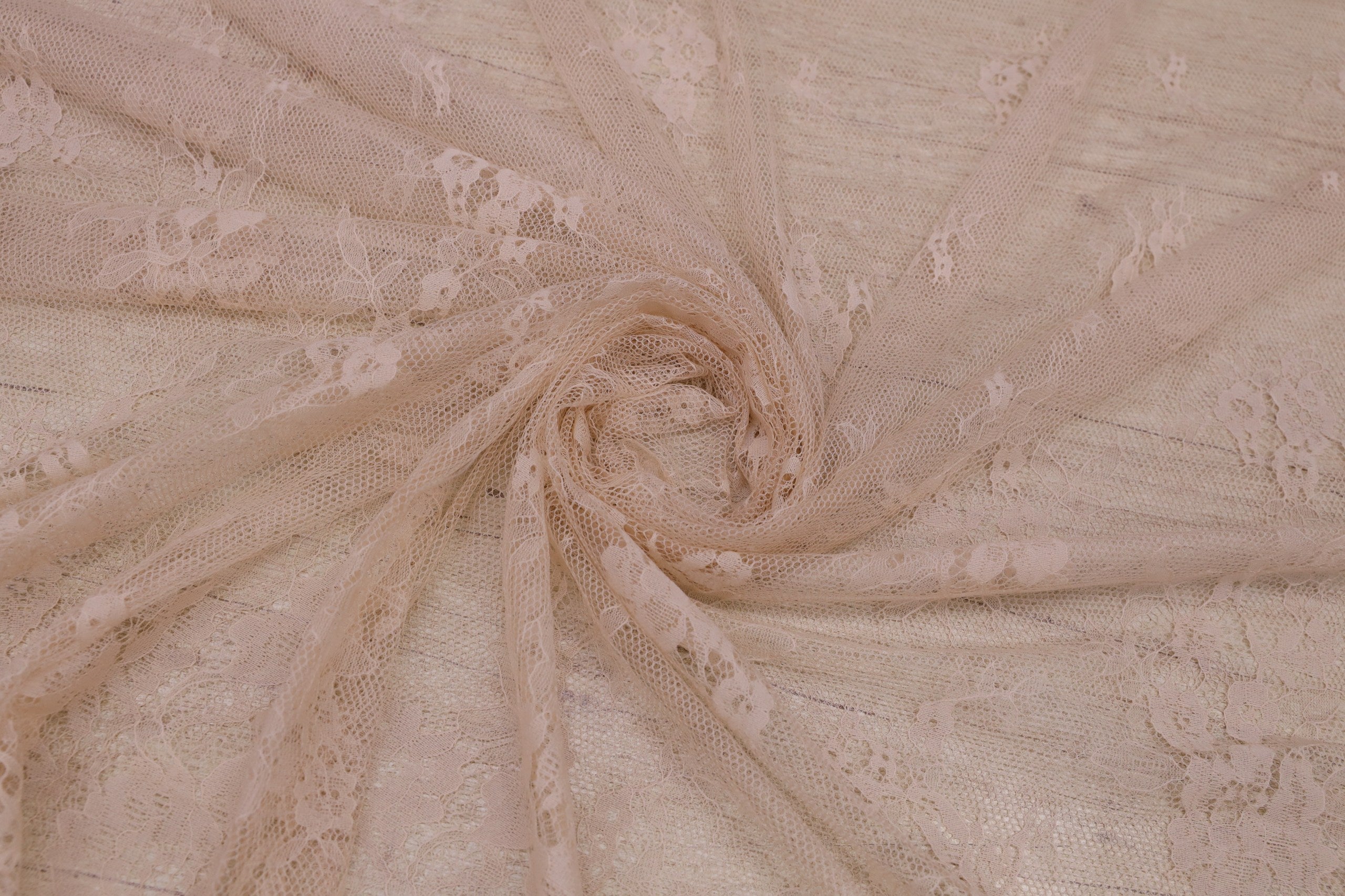 Dantela Chantilly Bej Deschis - 657-1