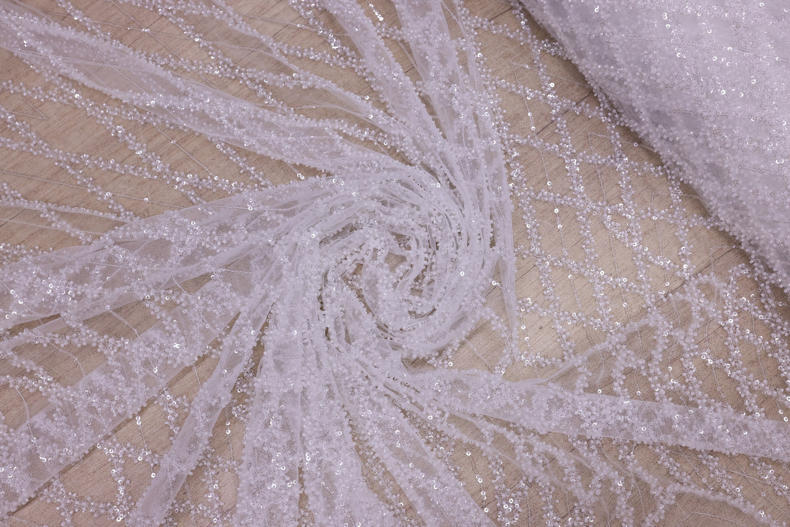 Broderie tip dantela cu margele si paiete C83 - Alb