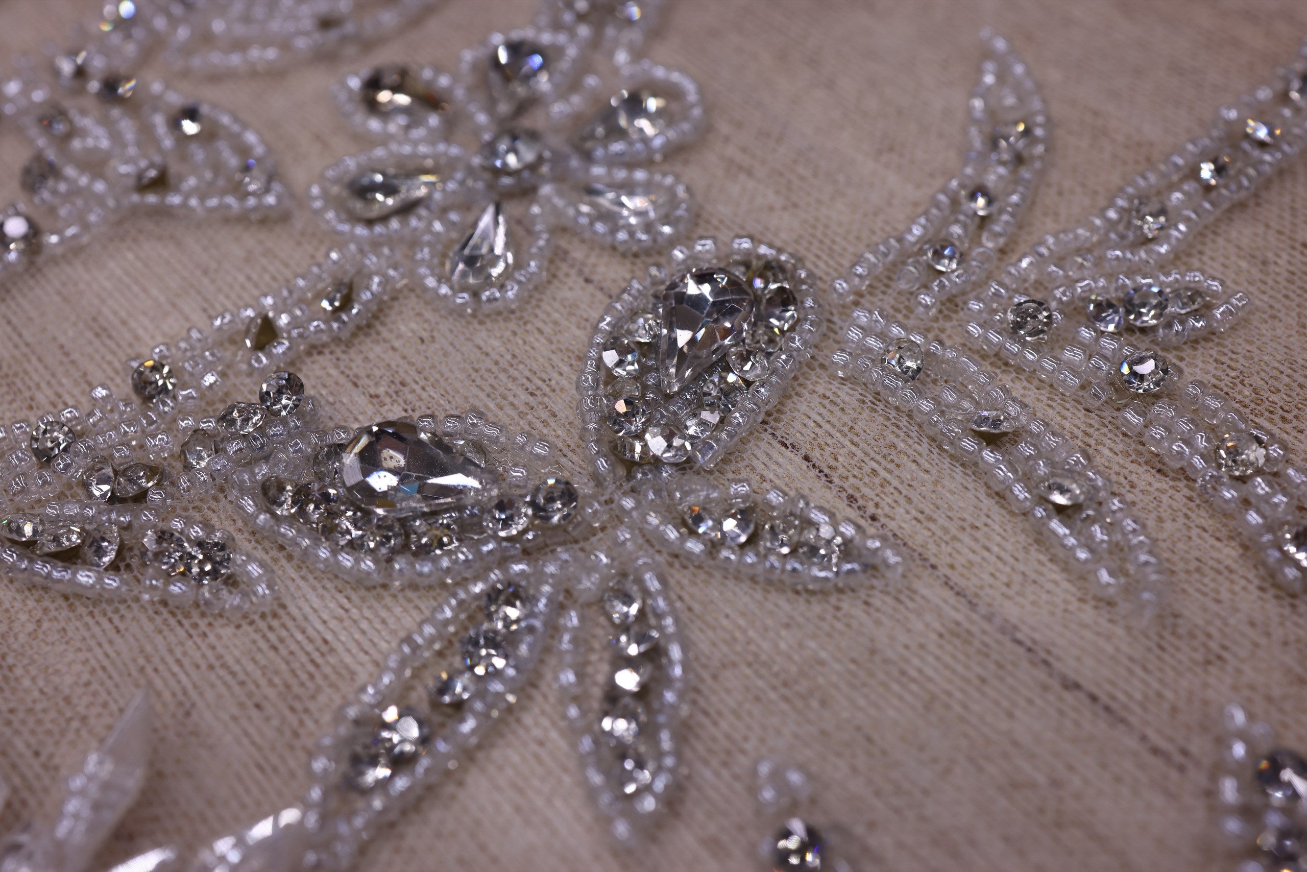 Broderie de lux tip dantela cu pietre pretioase, perle si margele  C7 - Argintiu