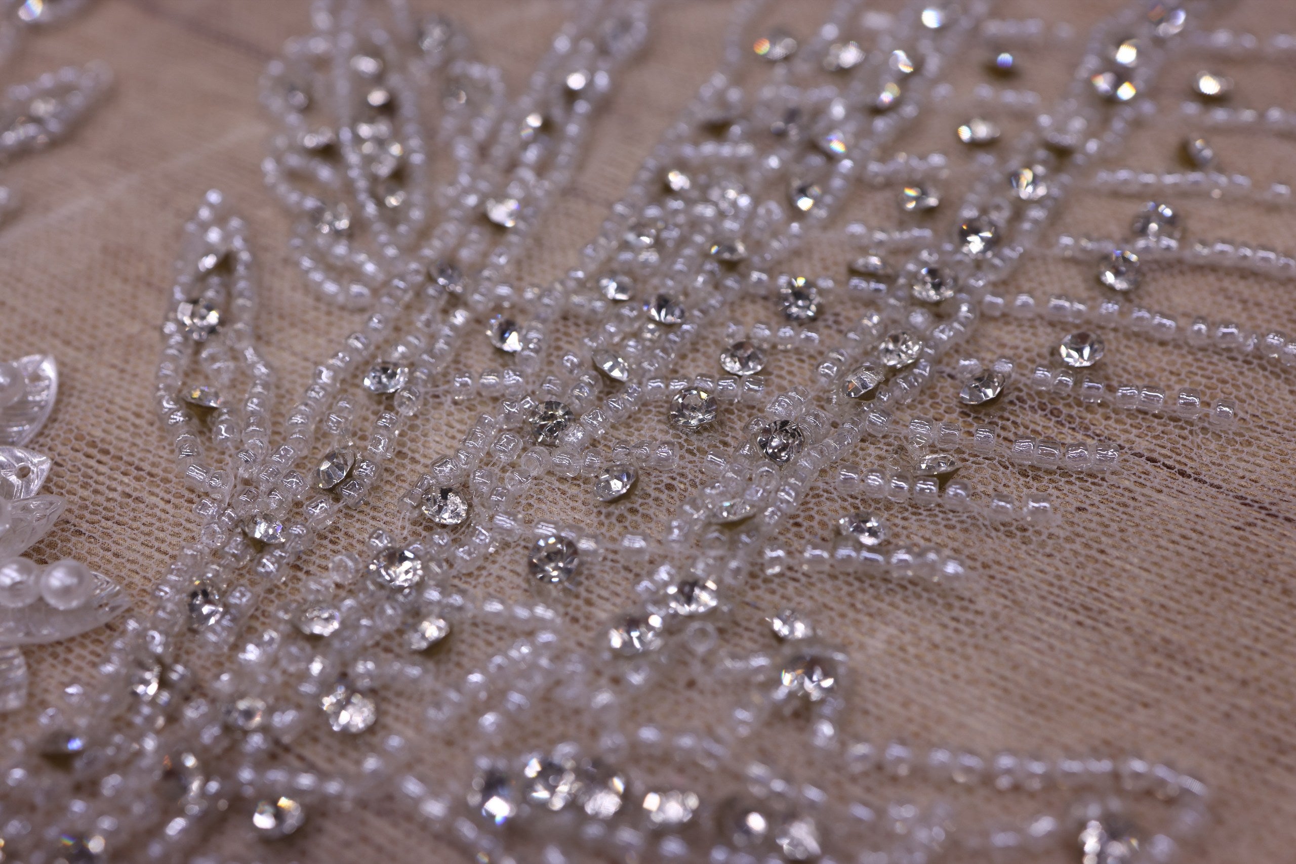 Broderie de lux tip dantela cu pietre pretioase, perle si margele  C7 - Argintiu