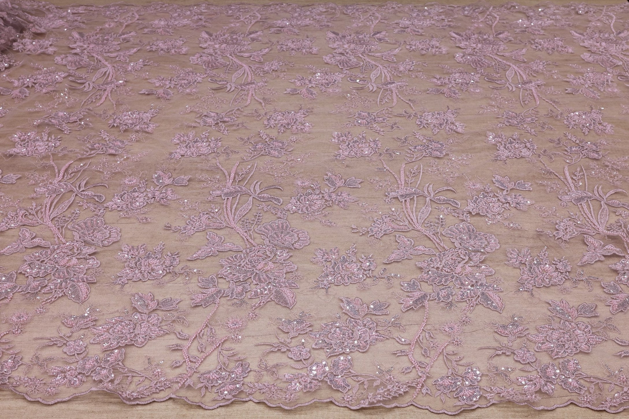 Broderie tip dantela cu perle/margele si paiete B75 - Roz
