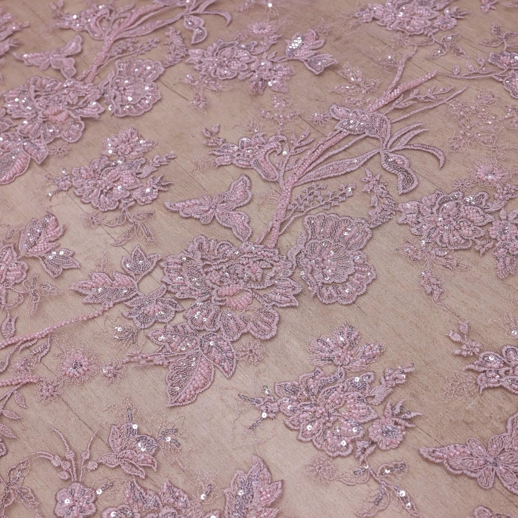 Broderie tip dantela cu perle/margele si paiete B75 - Roz