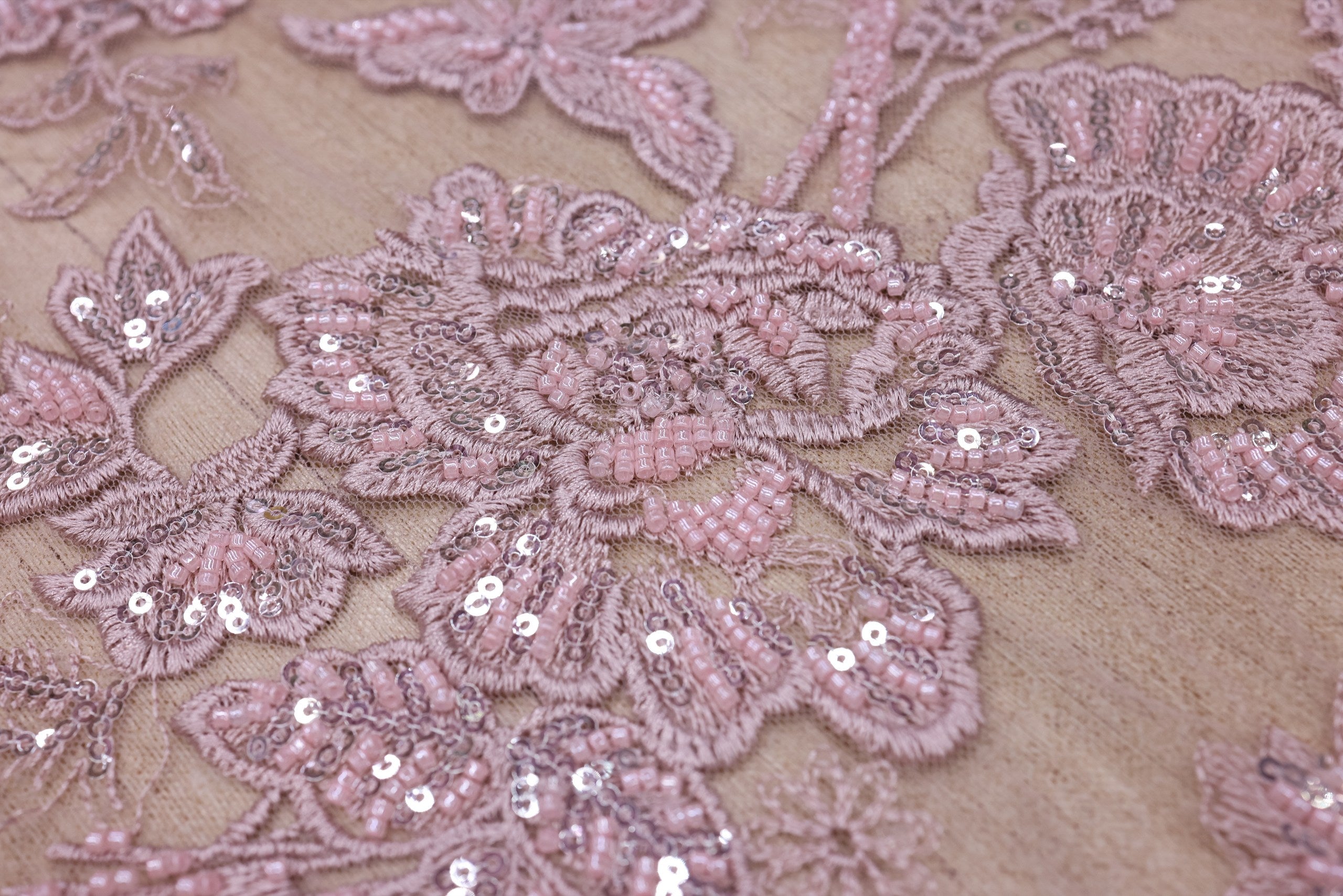 Broderie tip dantela cu perle/margele si paiete B75 - Roz