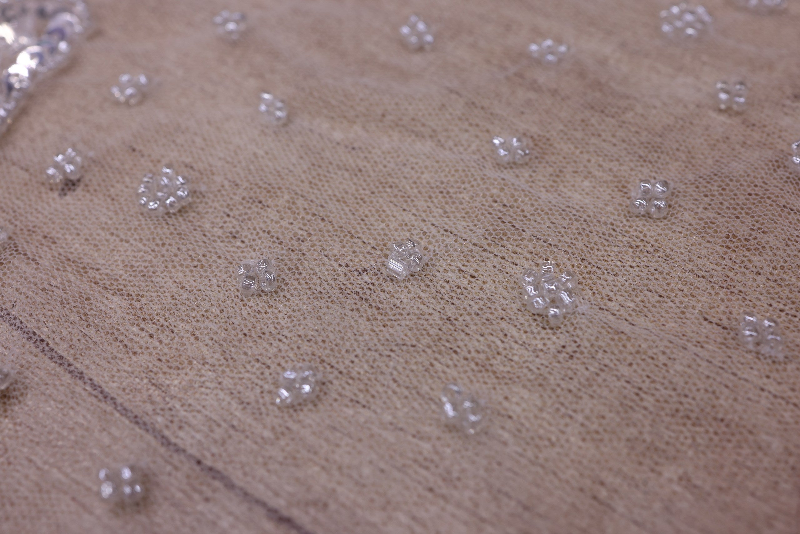 Broderie de lux tip dantela cu flori 3D, margele si paiete  B90 - Alb.