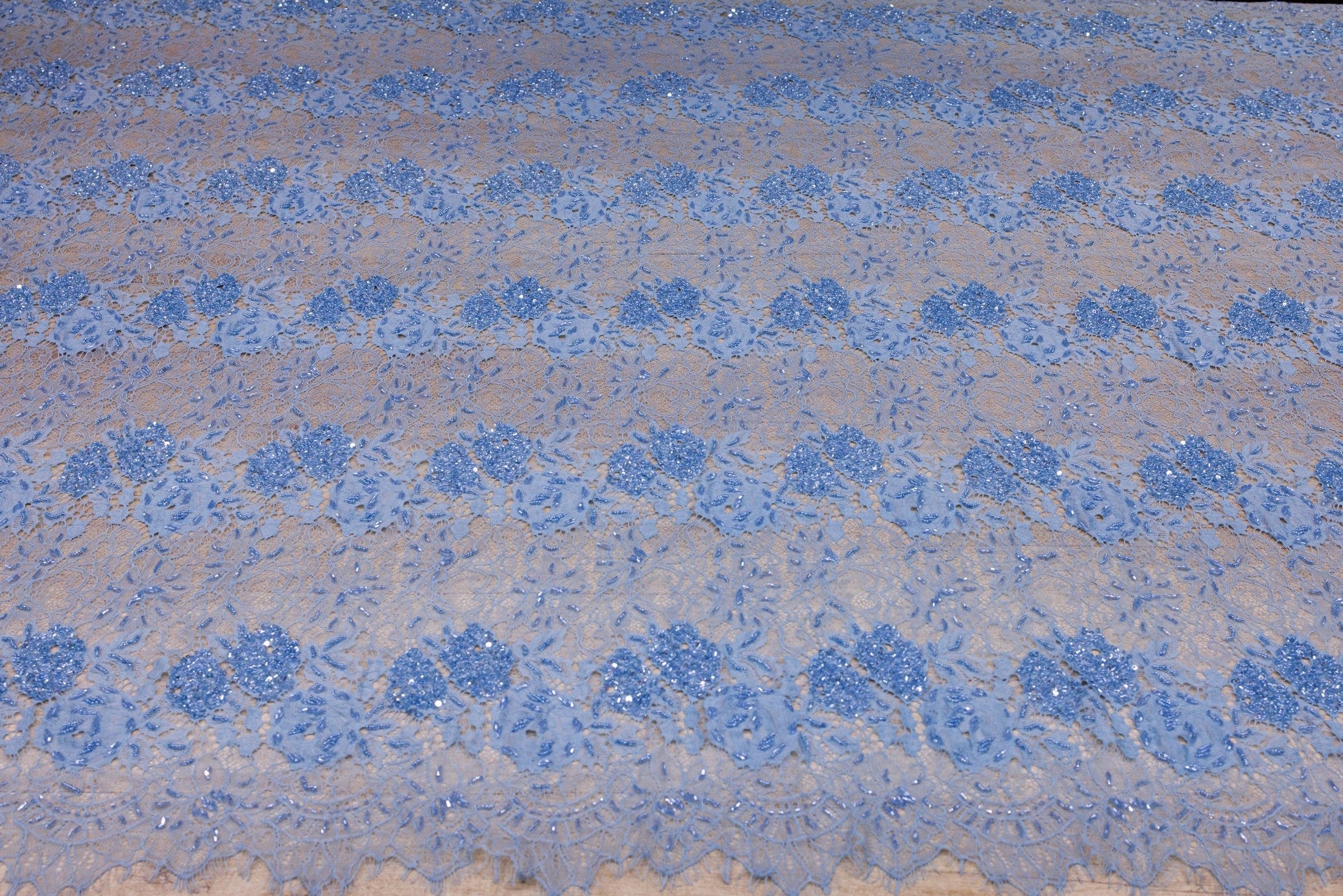 Dantelă Chantilly accesorizată manual în India D19 - Bleu