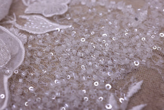 Broderie de lux tip dantela cu flori 3D, cristale aplicate manual-  B91 - Alb.