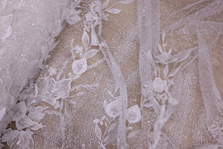Broderie de lux tip dantela cu flori 3D, cristale aplicate manual-  B91 - Alb.