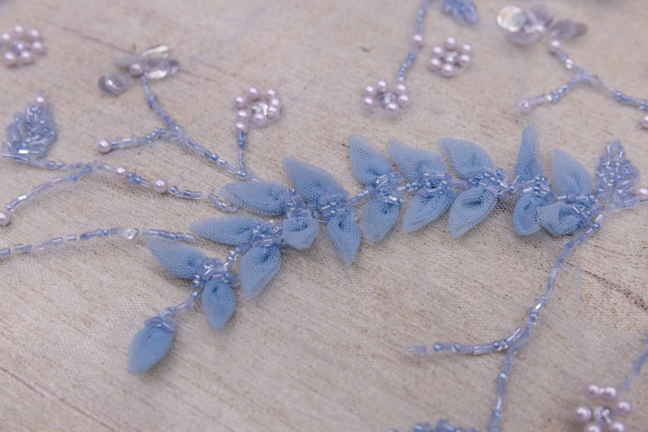 Broderie de lux tip dantela lucrata manual cu flori 3D D53 - Bleu
