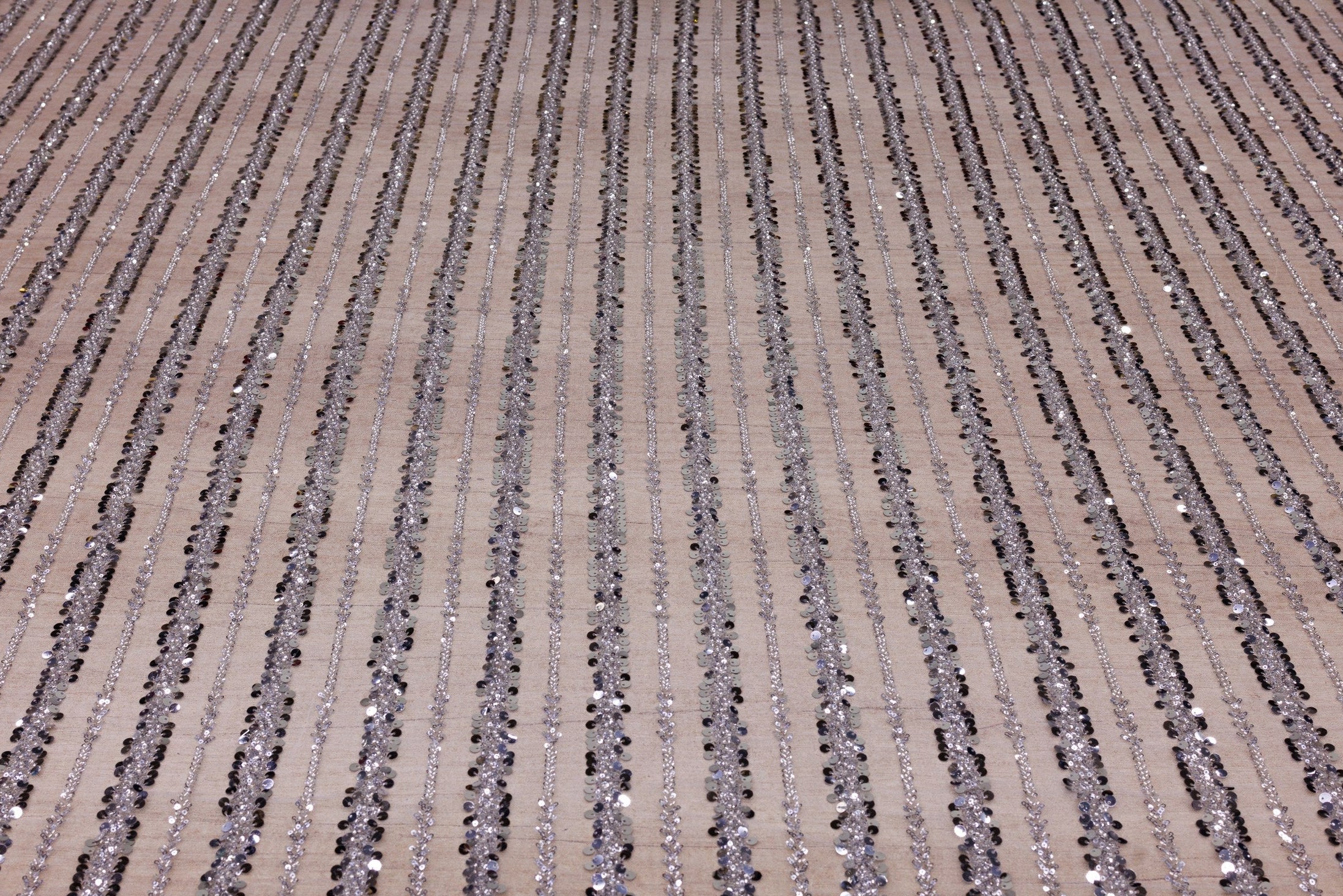 Broderie tip dantela cu perle/margele si paiete A18 - Argintiu