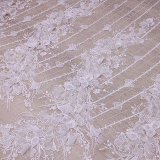 Broderie de lux tip dantela cu flori 3D, cristale cusute manual B92 - Alb.