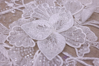 Broderie de lux tip dantela cu flori 3D, cristale cusute manual B92 - Alb.