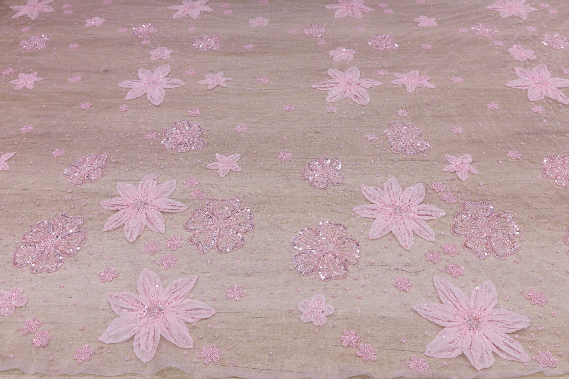 Broderie de lux tip dantela lucrata manual cu flori 3D D54 - Roz