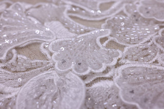Broderie de lux tip dantela cu flori 3D, cristale cusute manual B92 - Alb.