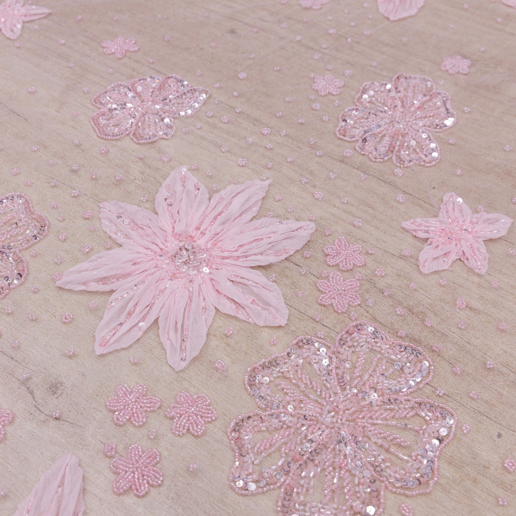Broderie de lux tip dantela lucrata manual cu flori 3D D54 - Roz