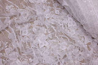 Broderie de lux tip dantela cu flori 3D, cristale cusute manual B92 - Alb.