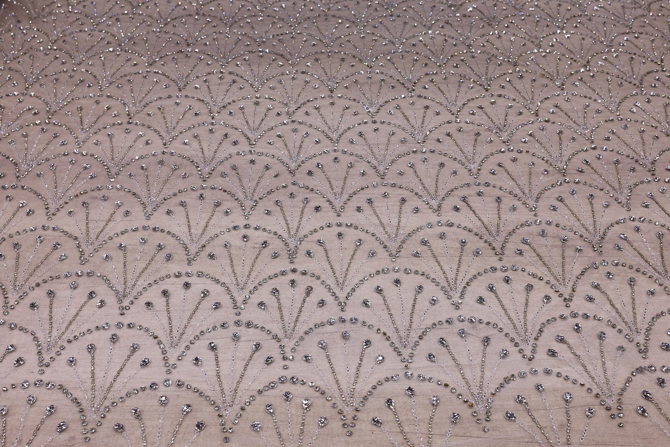 Broderie de lux tip dantela lucrata manual cu crystale C63 - Alb Ivory
