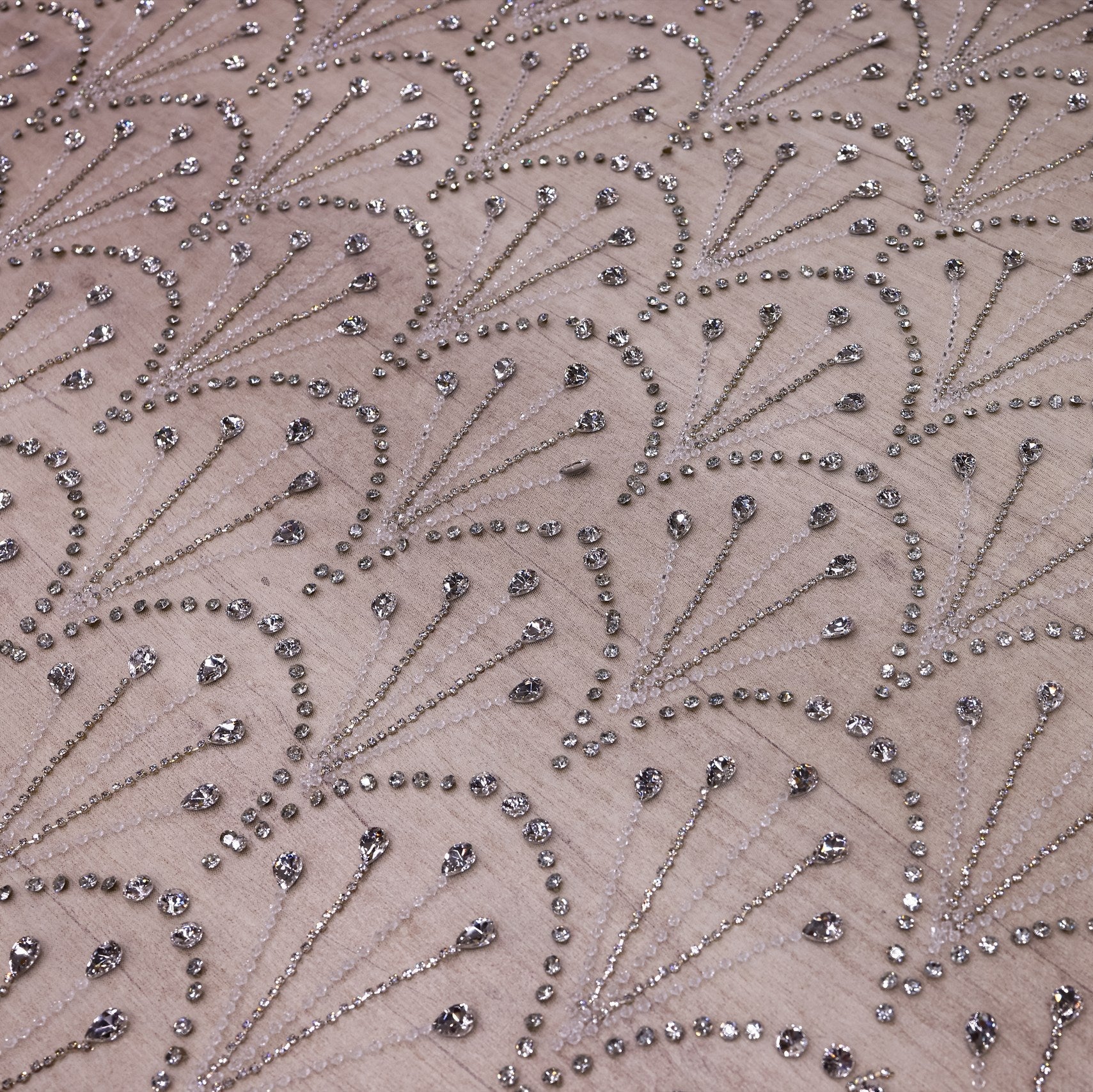 Broderie de lux tip dantela lucrata manual cu crystale C63 - Alb Ivory