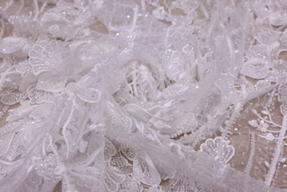 Broderie de lux tip dantela cu flori 3D, cristale cusute manual B92 - Alb.