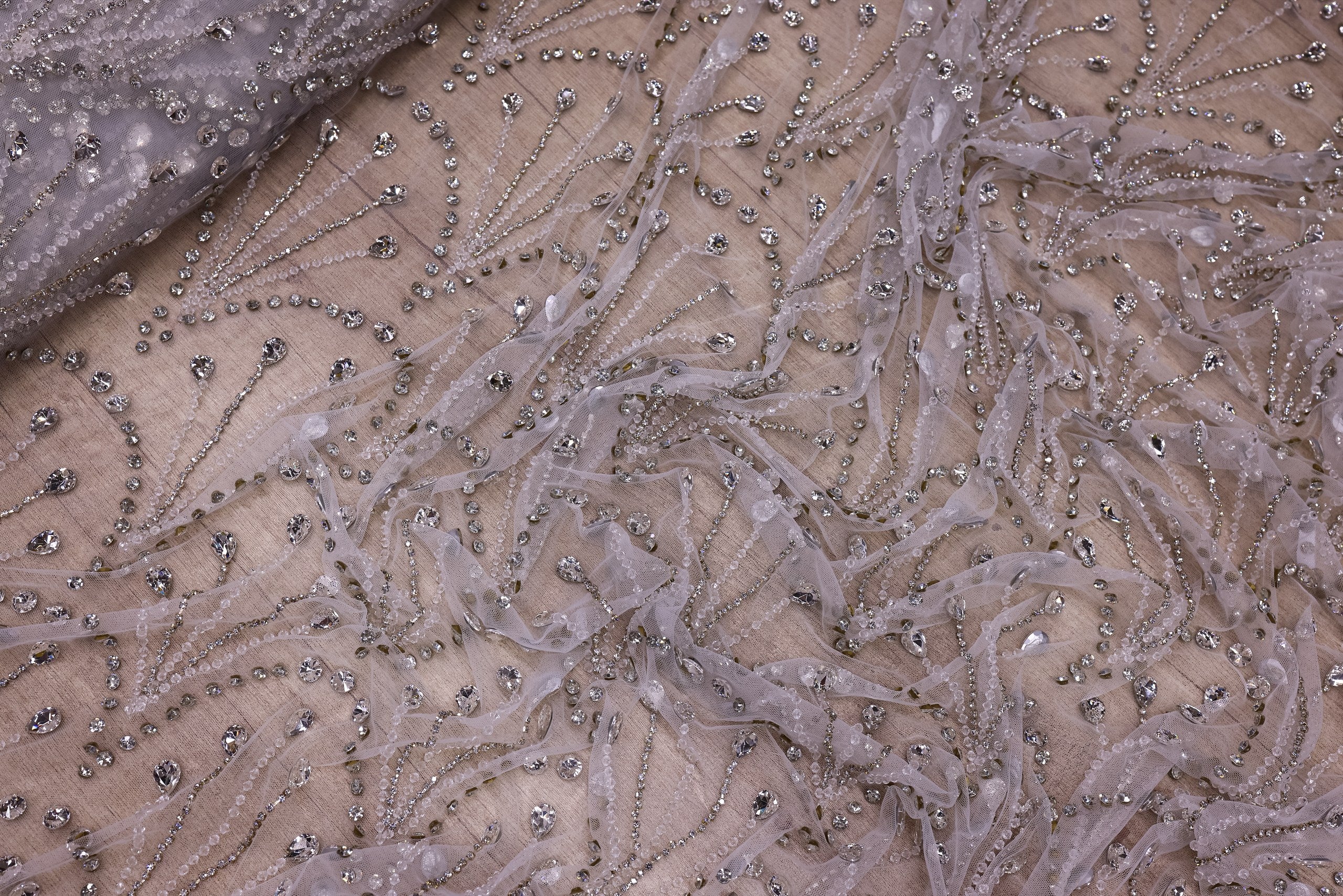 Broderie de lux tip dantela lucrata manual cu crystale C63 - Alb Ivory