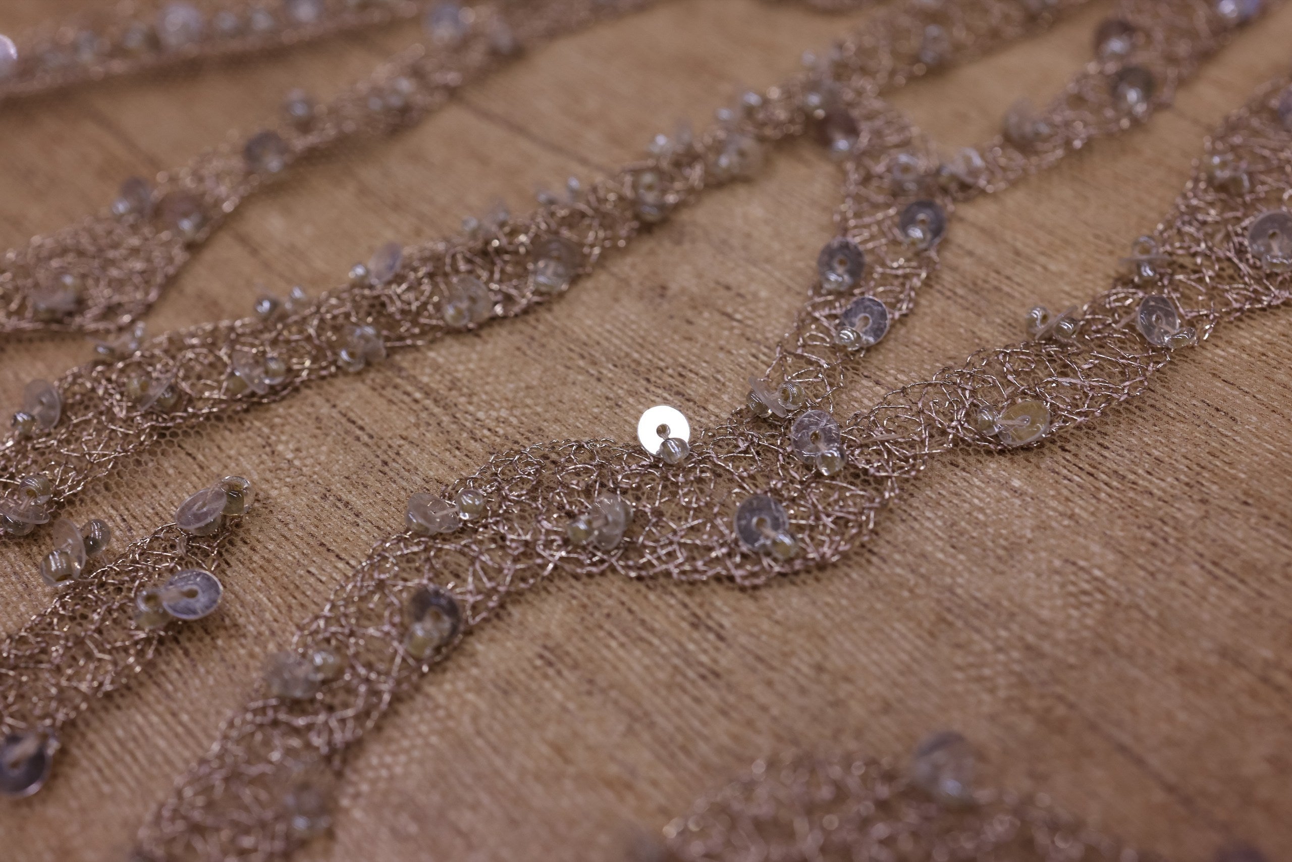 Broderie tip dantela cu perle/margele si paiete B82 - Auriu