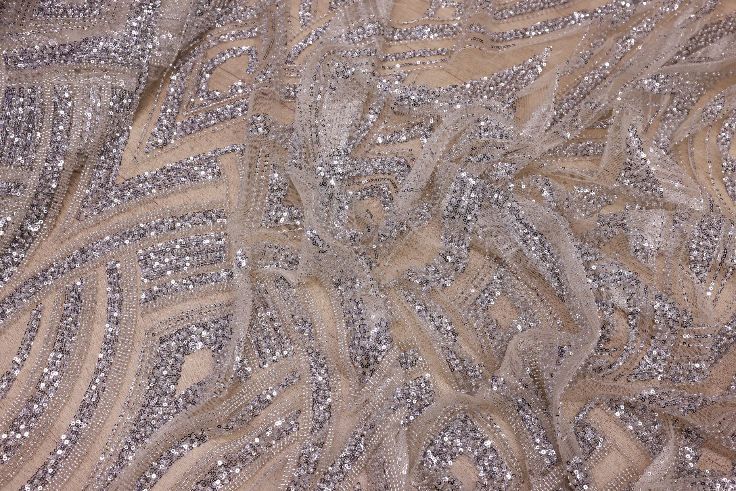 Broderie de lux tip dantela cu strasuri/pietre pretioase B33 - Argintiu