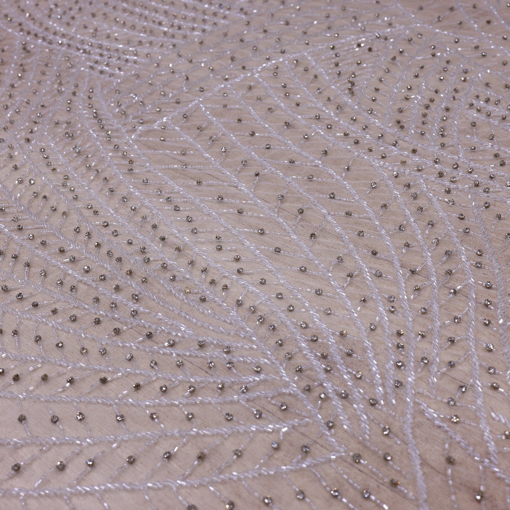 Broderie de lux tip dantela cu margele si pietre pretioase  C14 - Argintiu
