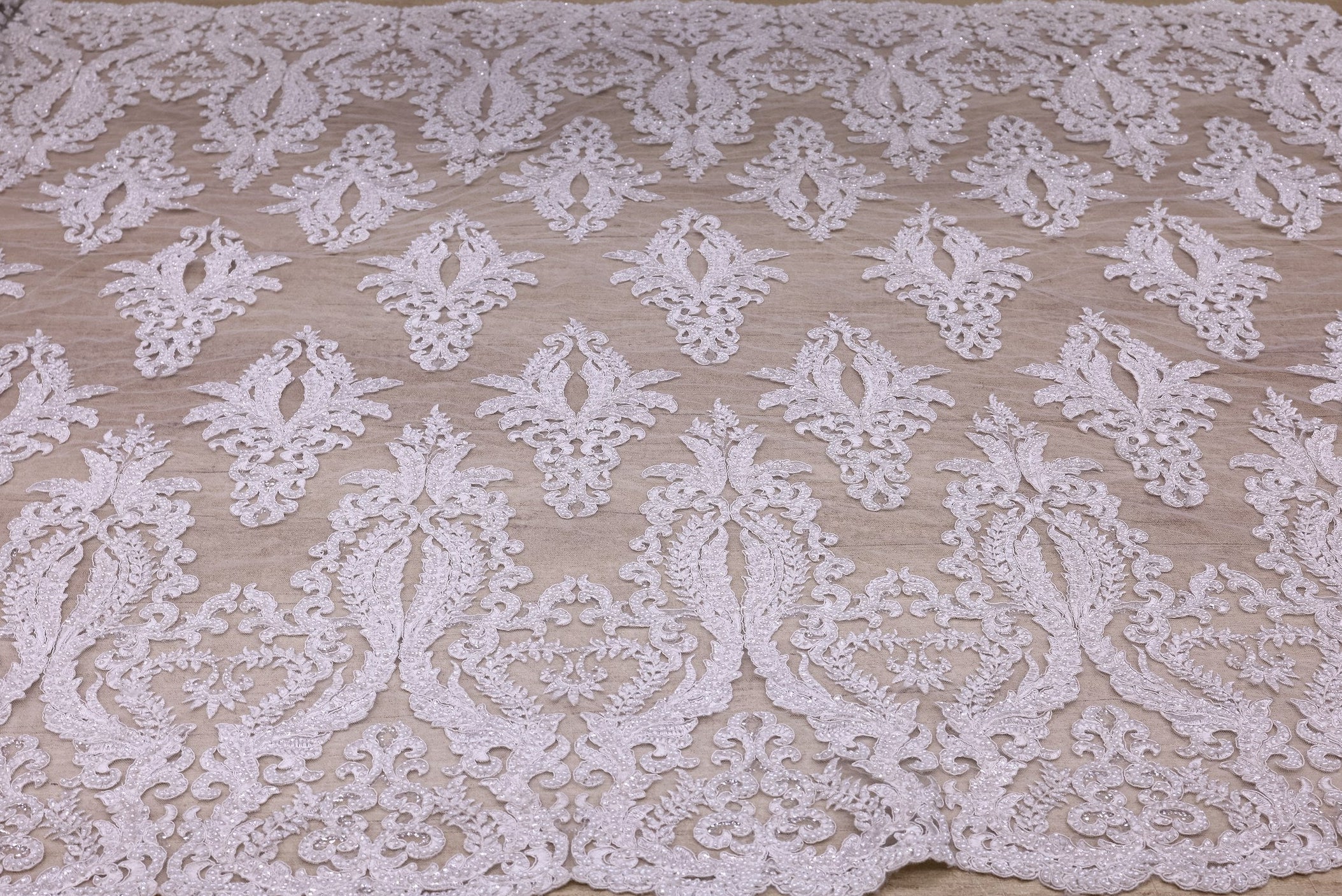 Broderie de lux tip dantela lucrata manual cu perle C65 - Alb Ivory