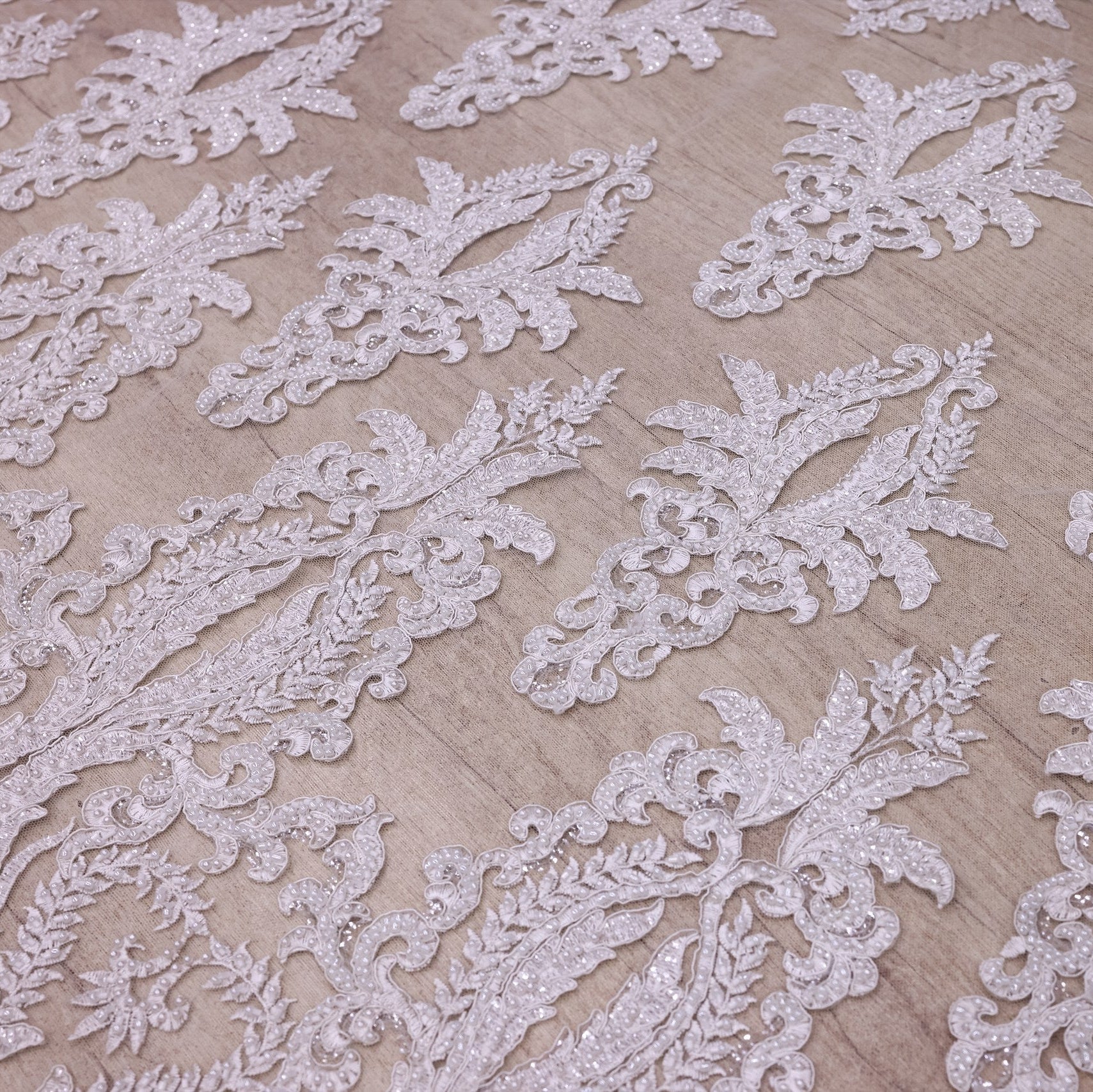 Broderie de lux tip dantela lucrata manual cu perle C65 - Alb Ivory