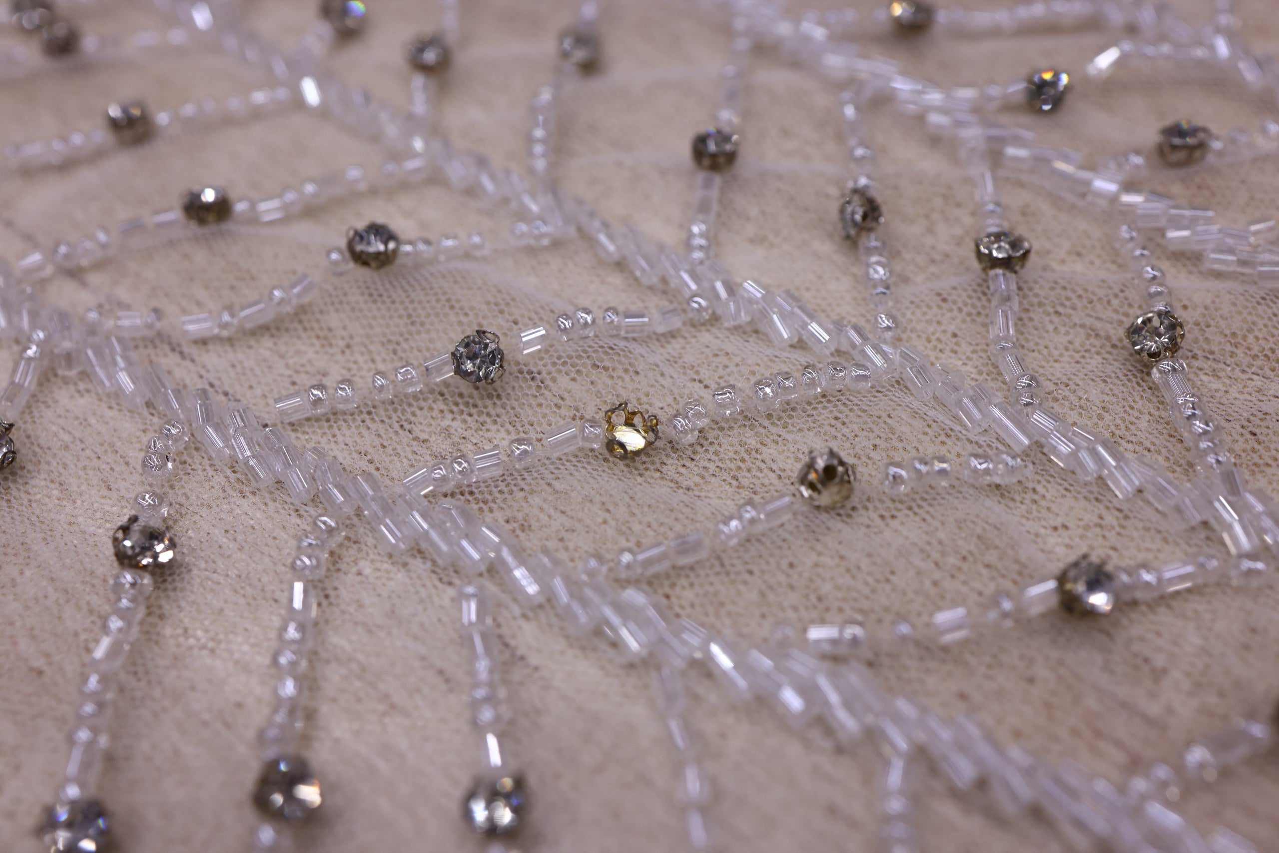 Broderie de lux tip dantela cu margele si pietre pretioase  C14 - Argintiu