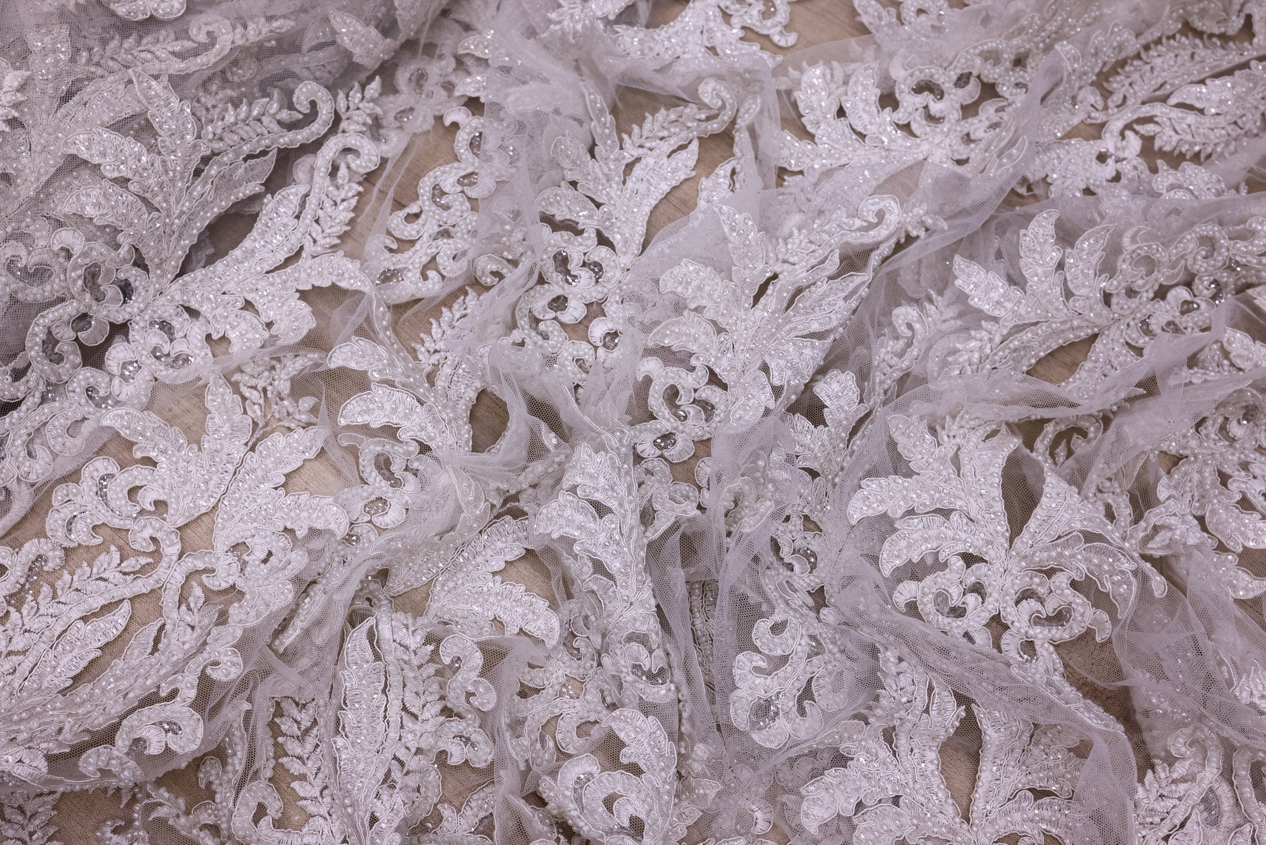 Broderie de lux tip dantela lucrata manual cu perle C65 - Alb Ivory