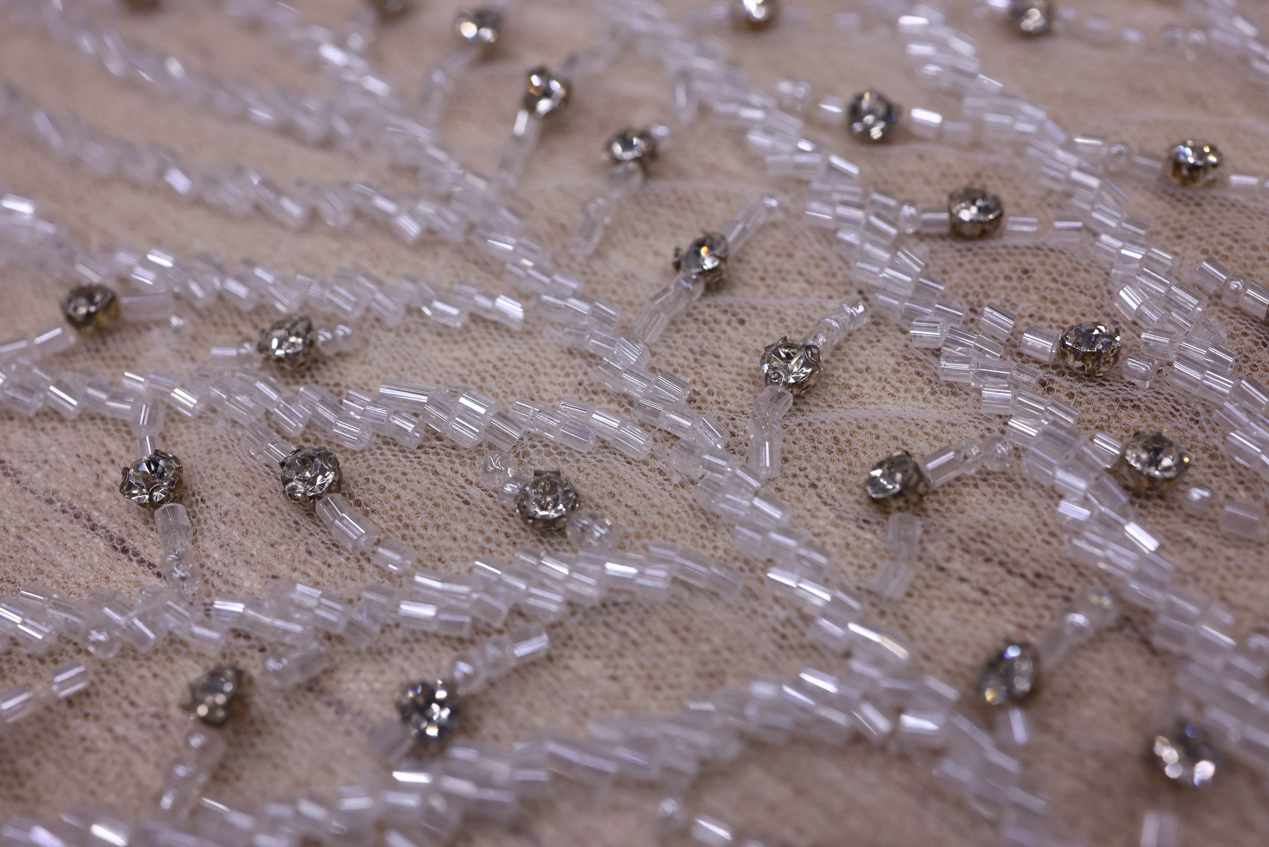 Broderie de lux tip dantela cu margele si pietre pretioase  C14 - Argintiu