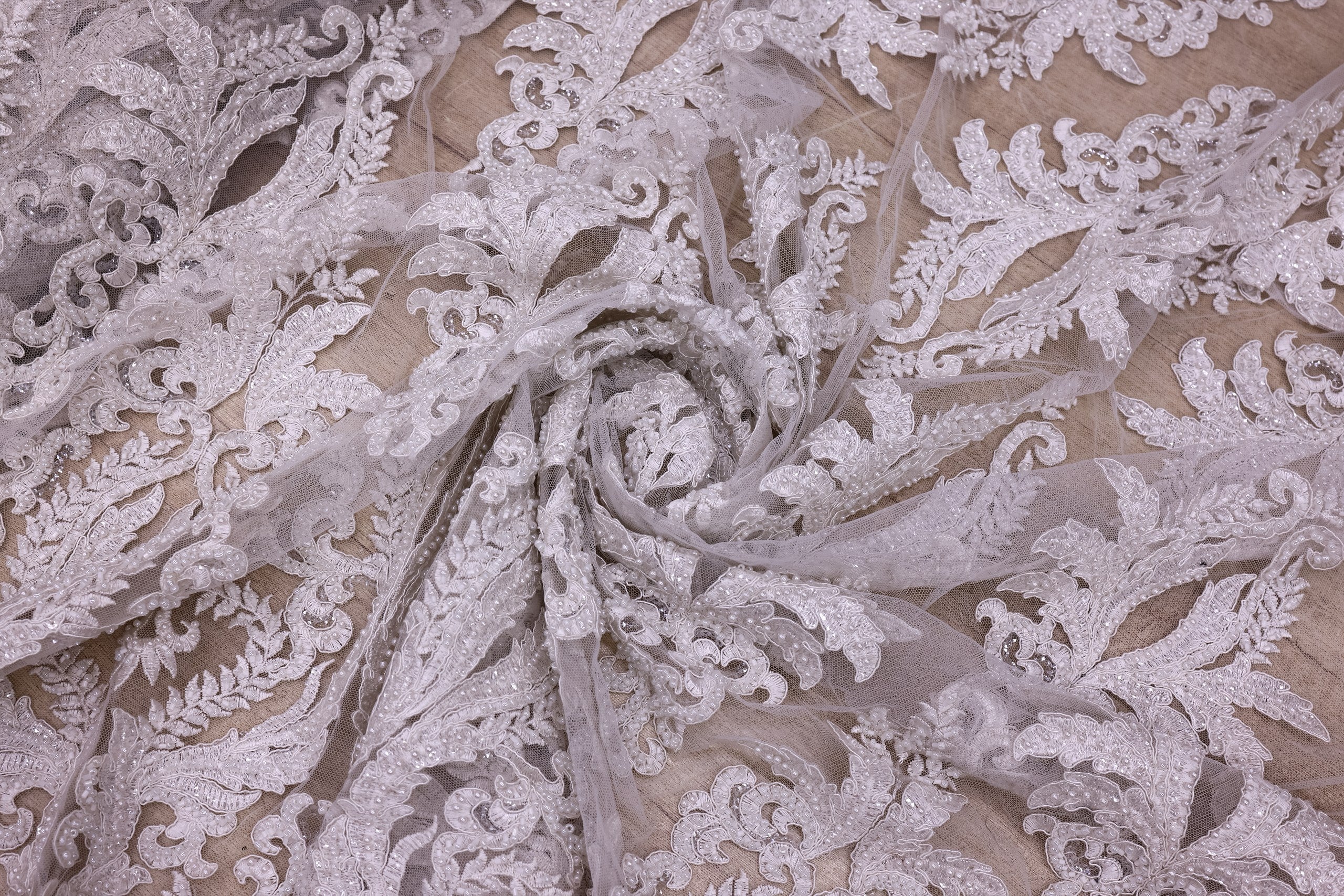 Broderie de lux tip dantela lucrata manual cu perle C65 - Alb Ivory